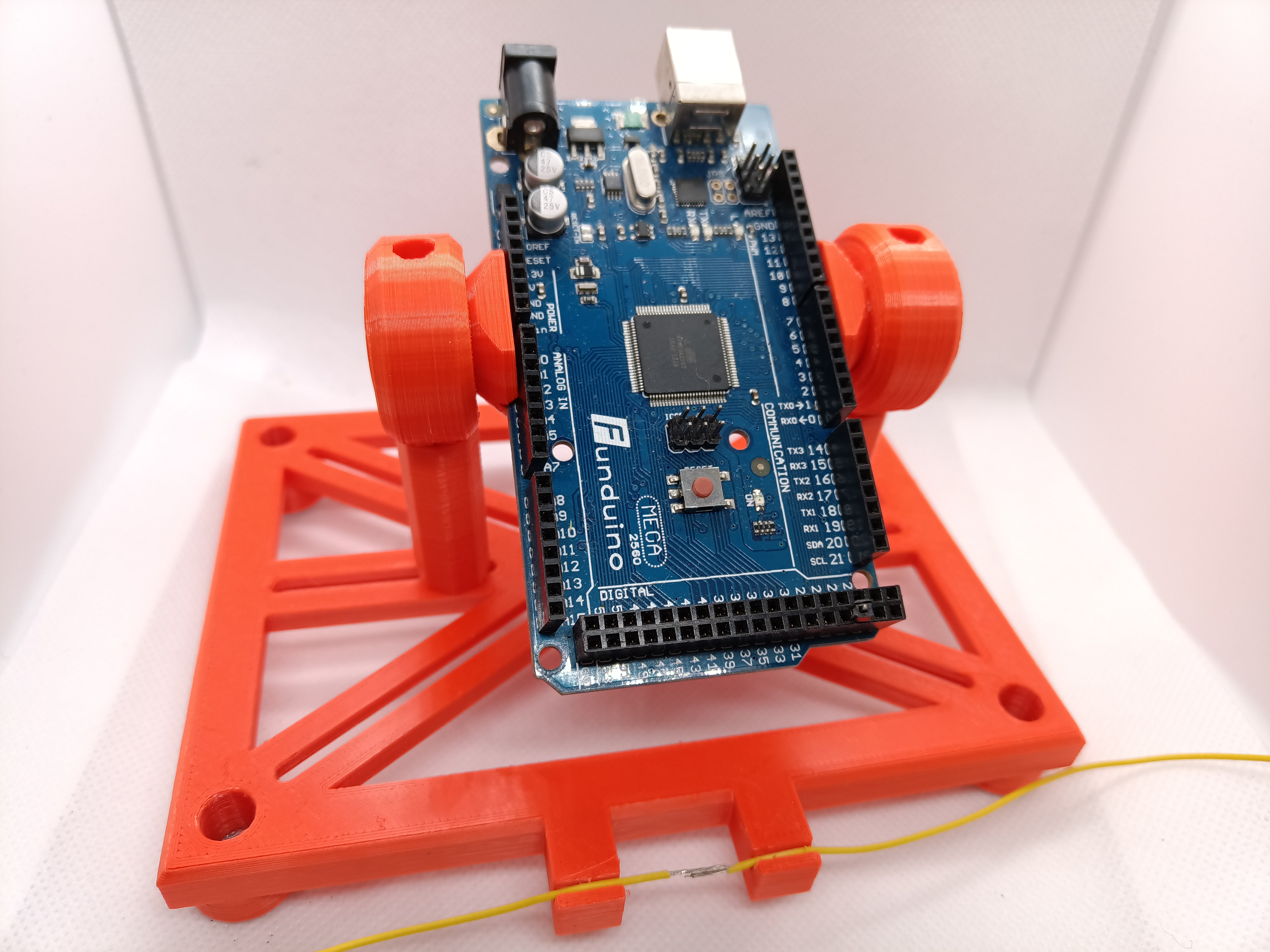 Rotating PCB Holder And Soldering Assistant