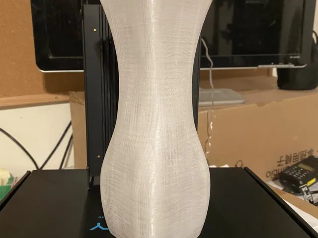 7 3/4" vase