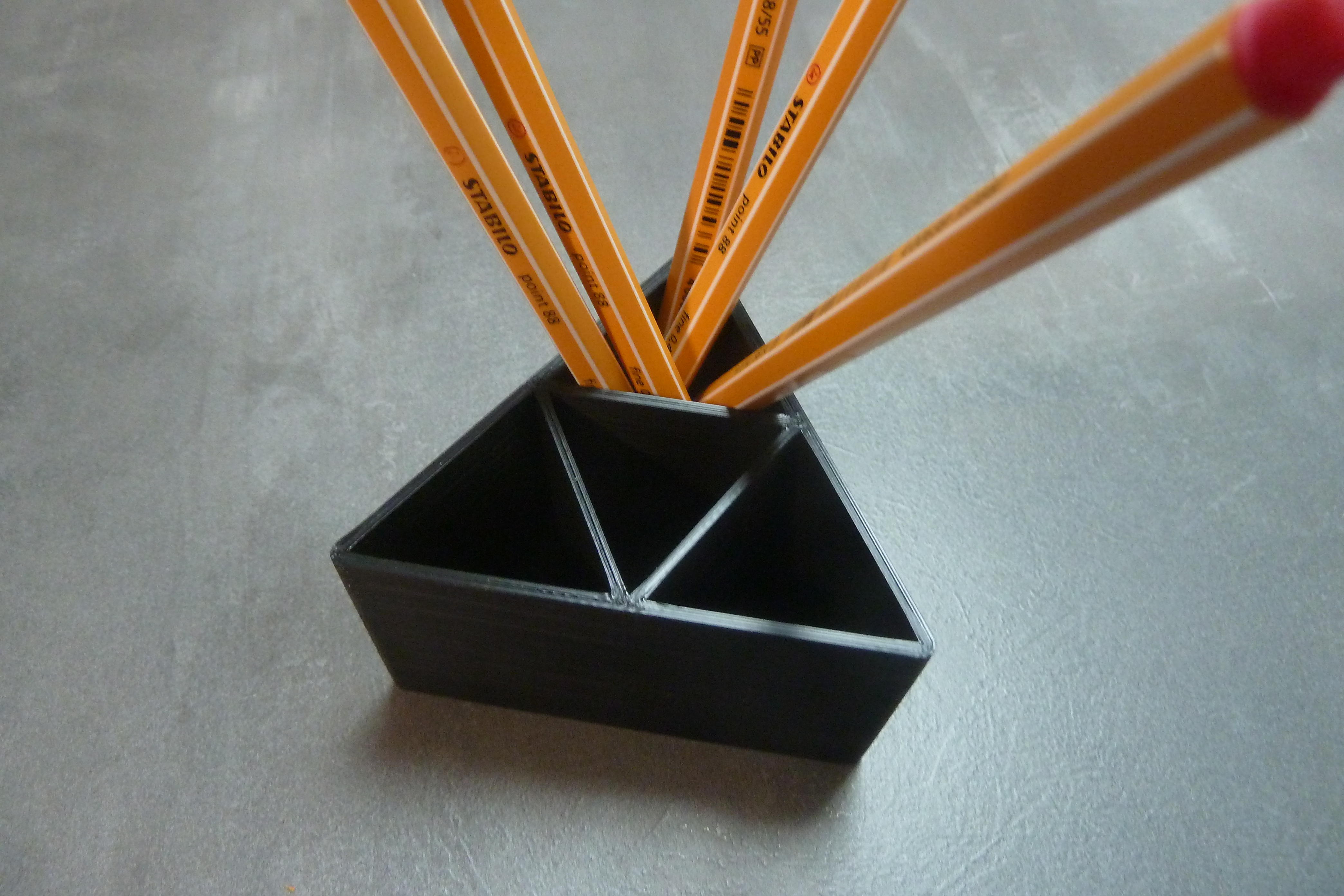 PenHolderTriangle