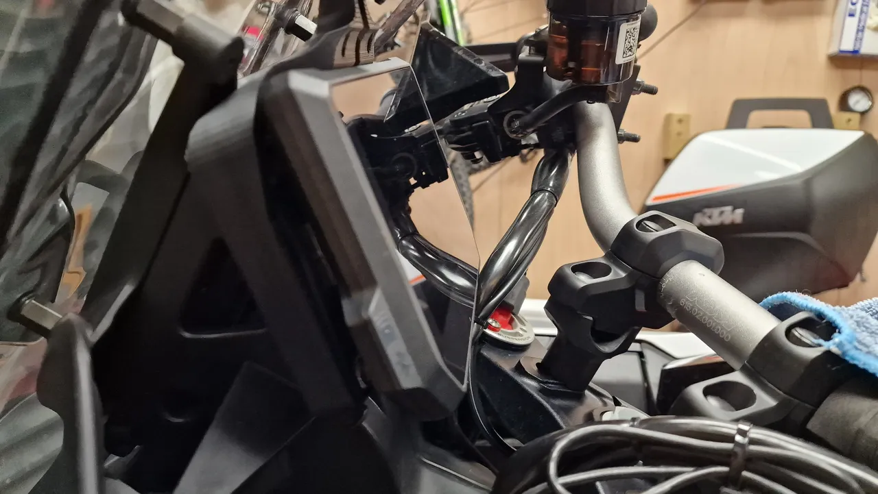KTM 1290 Super duke r quad lock phone mount - YouTube