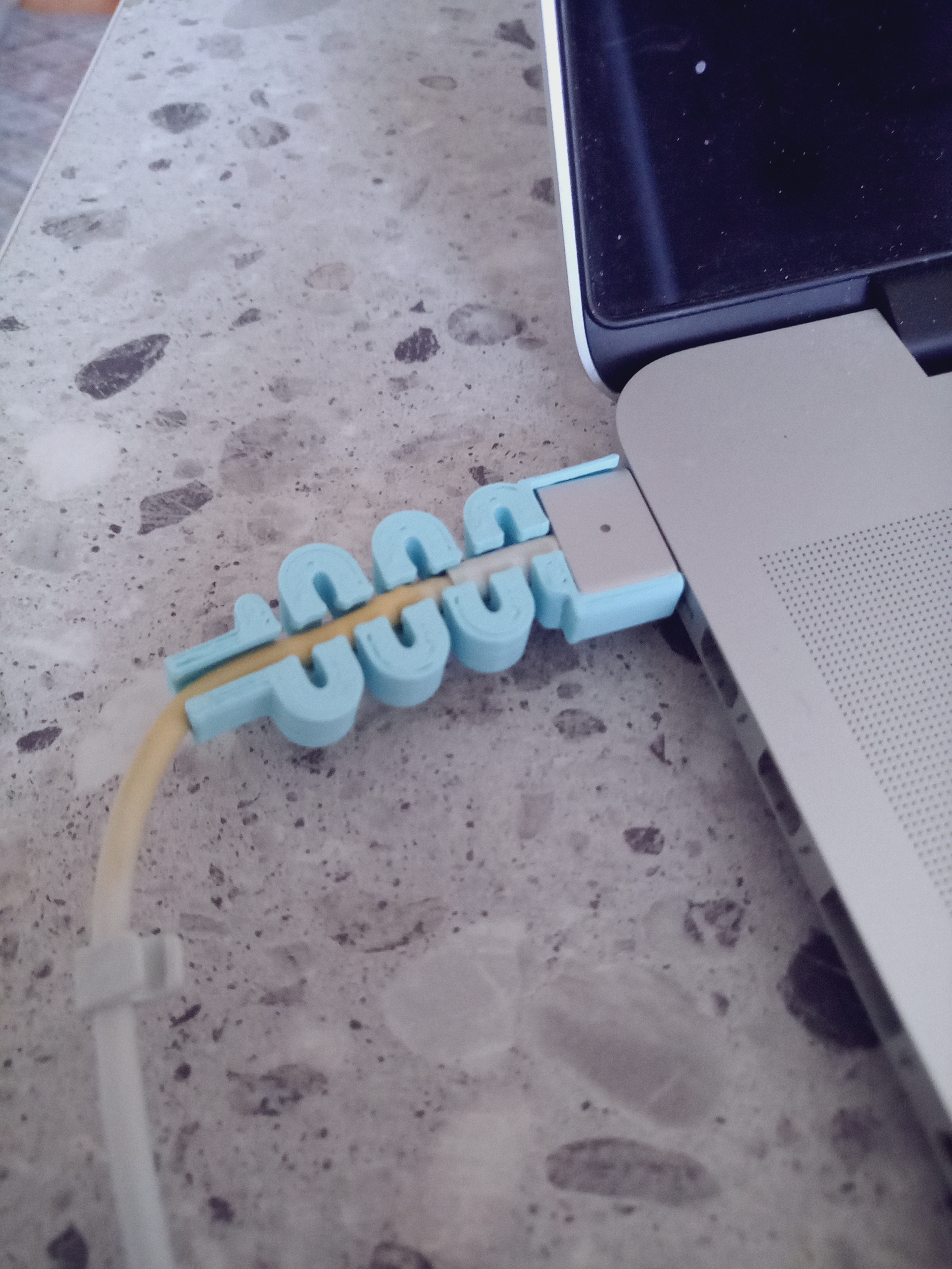 Magsafe 2 cable strain relief zigzag