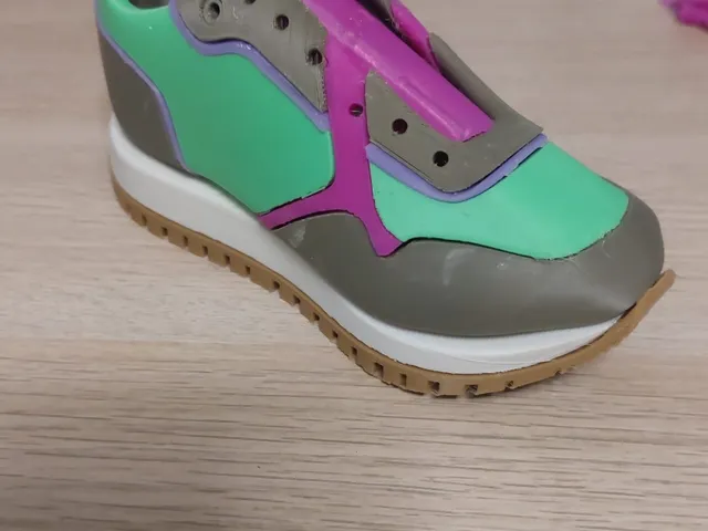Sneaker 3D Model – Non-Functional Decorative Replica