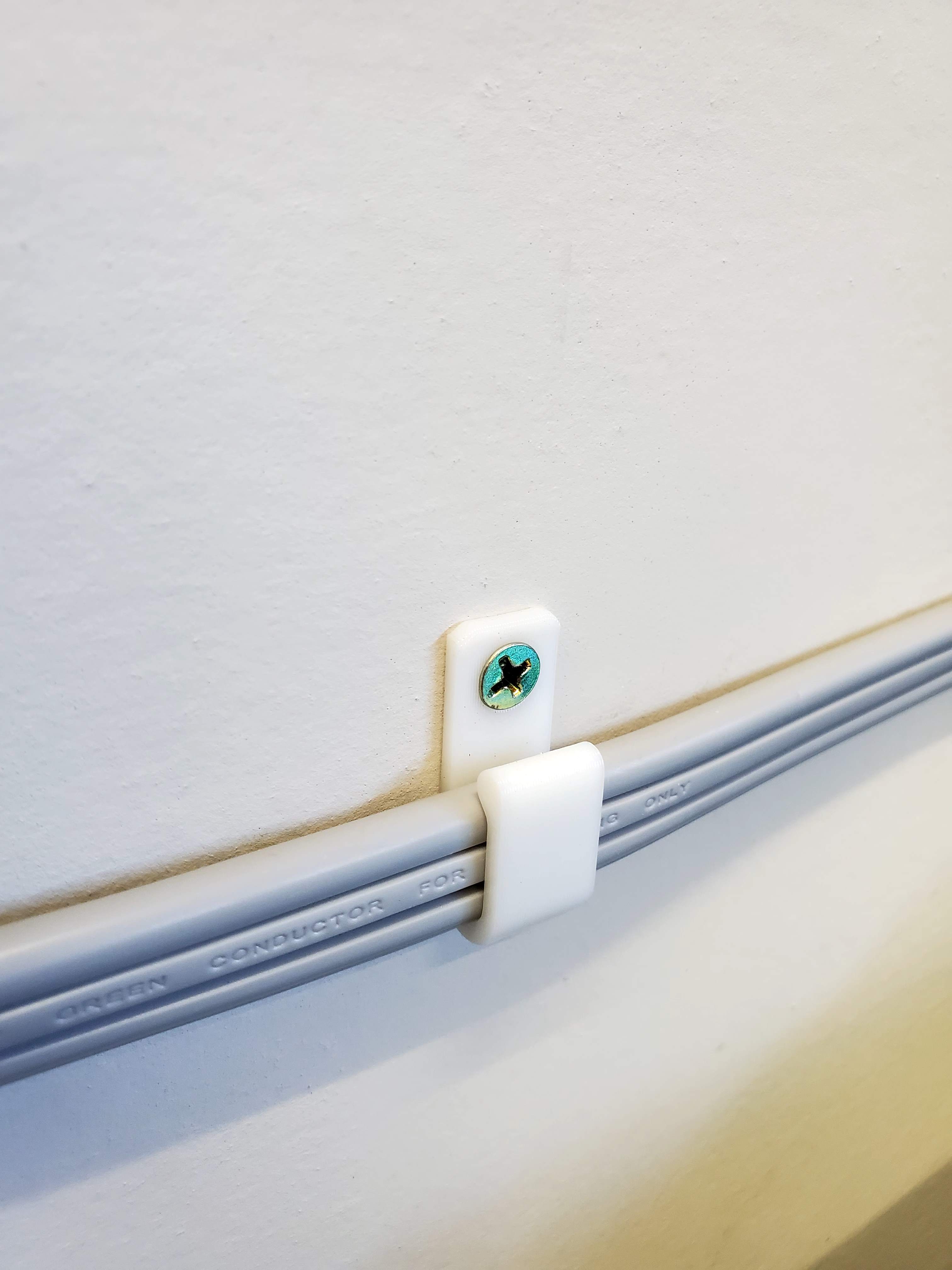Flat cable clip
