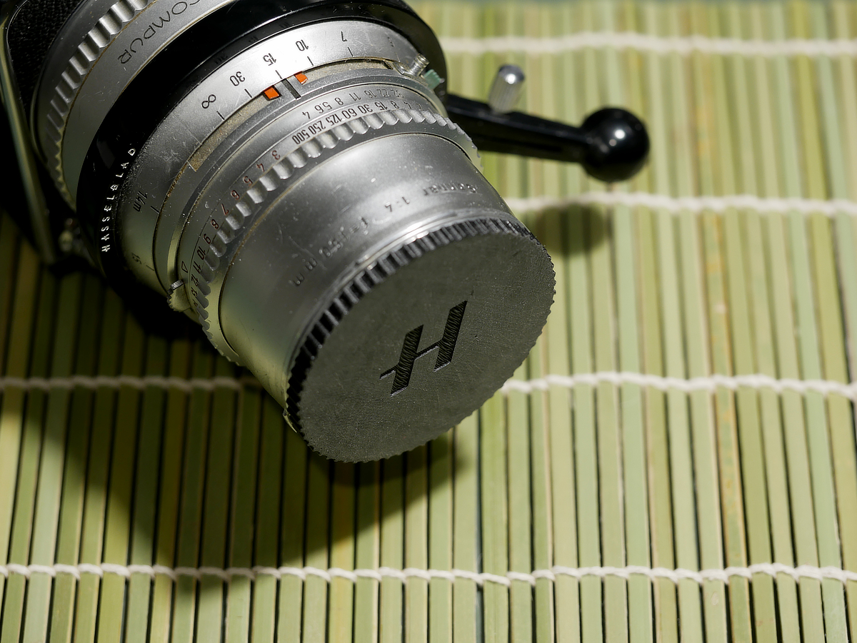 Hasselblad lens cap B50 bayonet with/without logo by Spotmatic ...