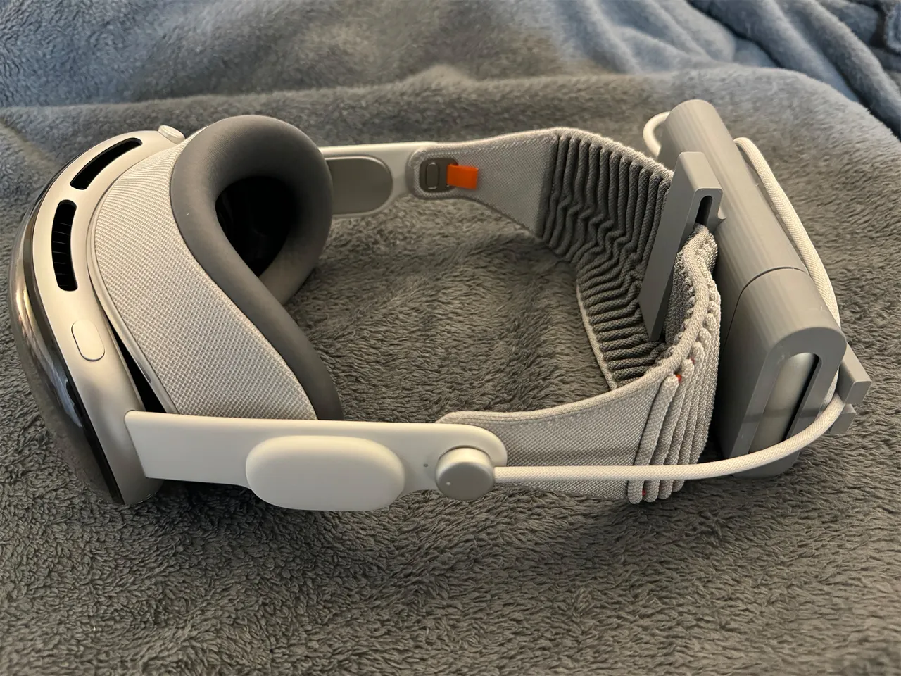 Apple Vision Pro Solo Knit Band Battery Holder by Evan000