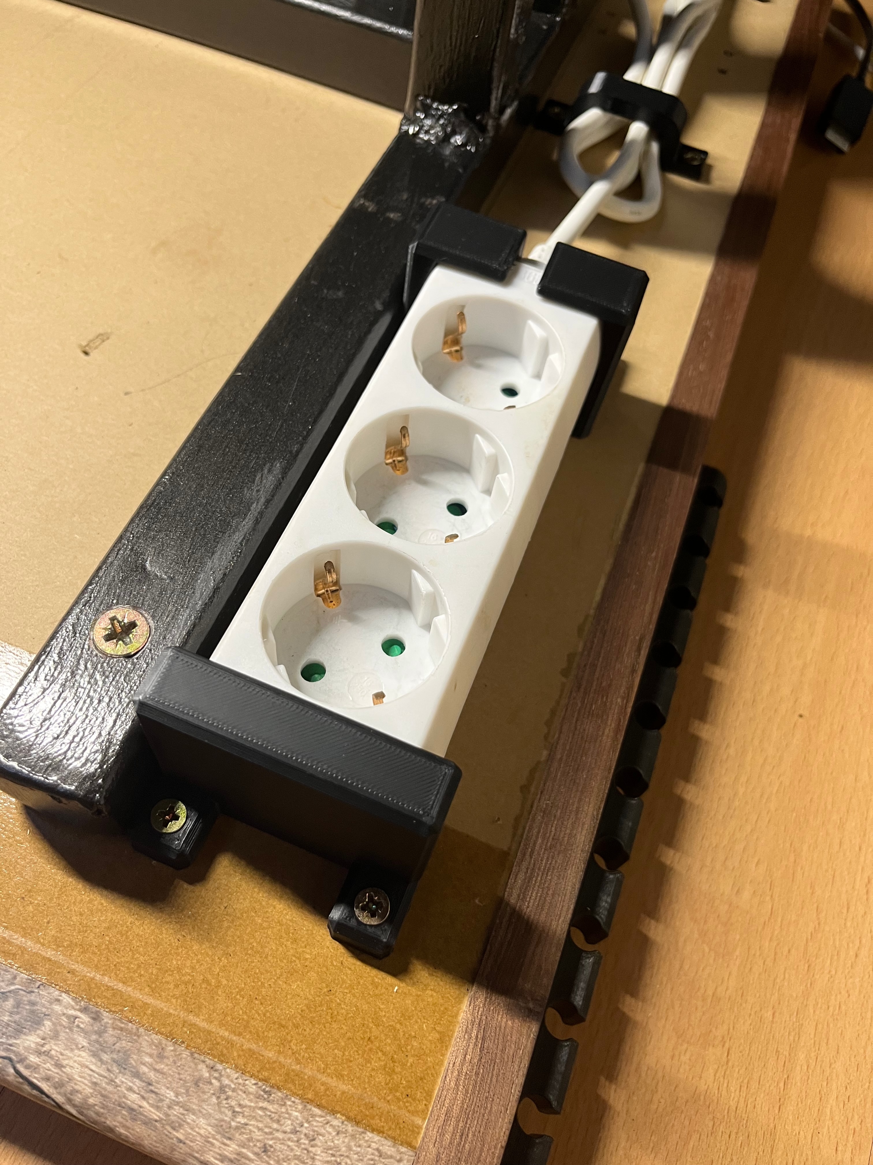 Powerstrip bracket — miniatura 3