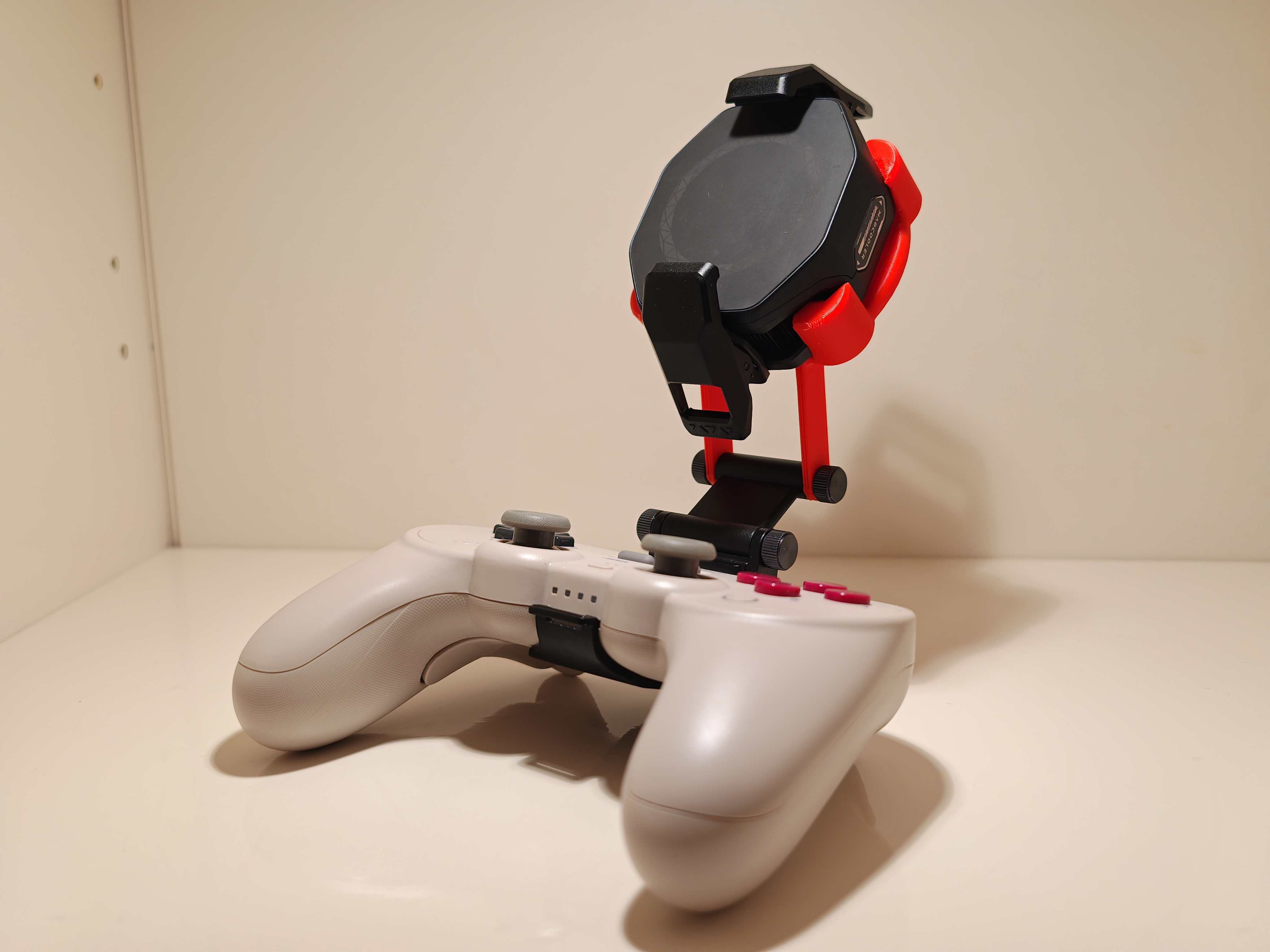 Black Shark Cooler 5 Pro attachment for the 8BitDo smartphone clip