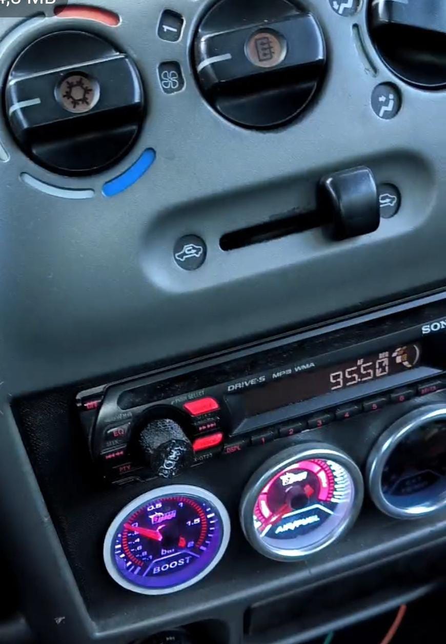 Opel Agila A gauge cluster and radio holder