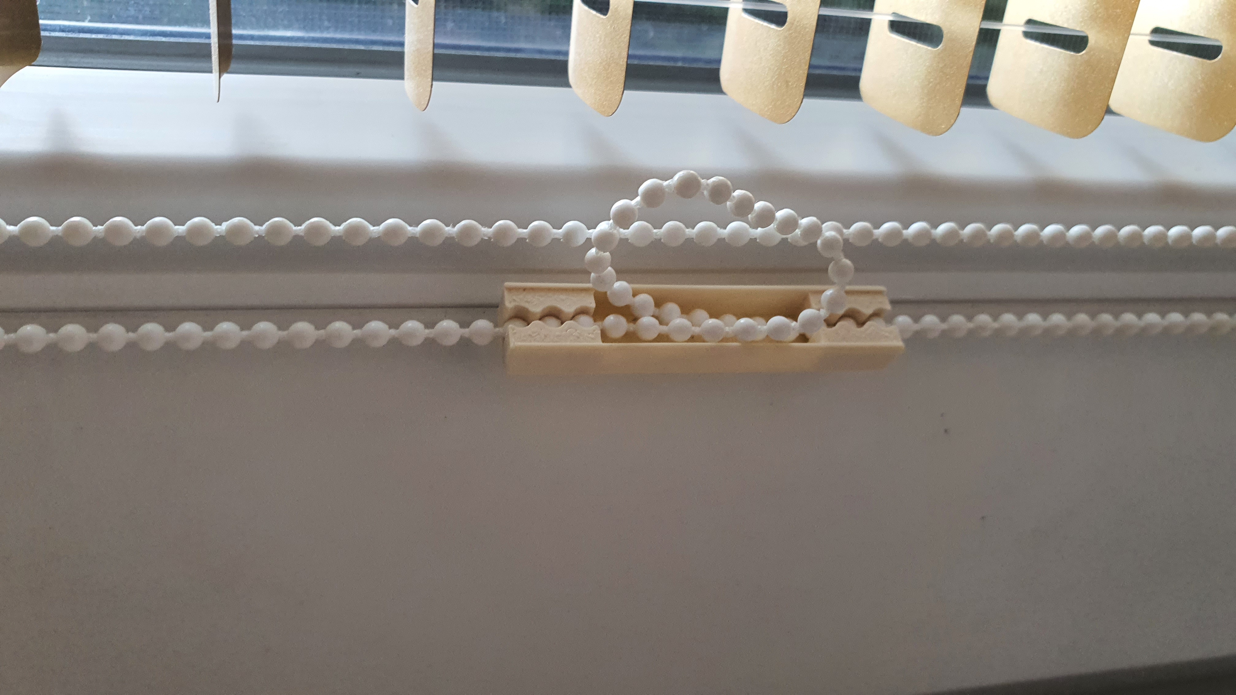 Curtain chain shortener / Zkracovač řetězu žaluzii
