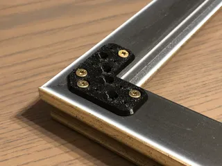 Corners for painting frames