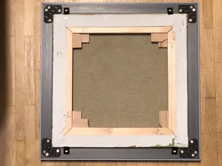 Retaining clips for paintings frame