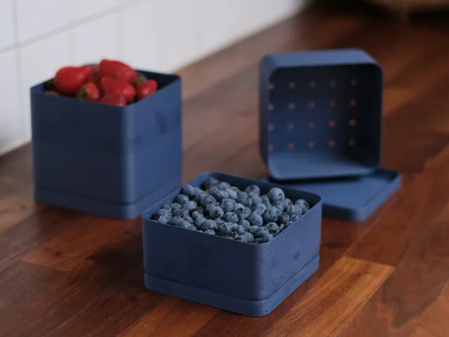 Stackable Produce Box with Drain Bin