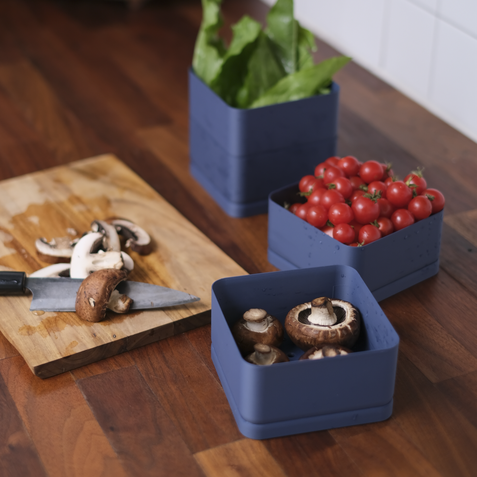 Miniatura 2 do modelo 3D Stackable Produce Box with Drain Bin