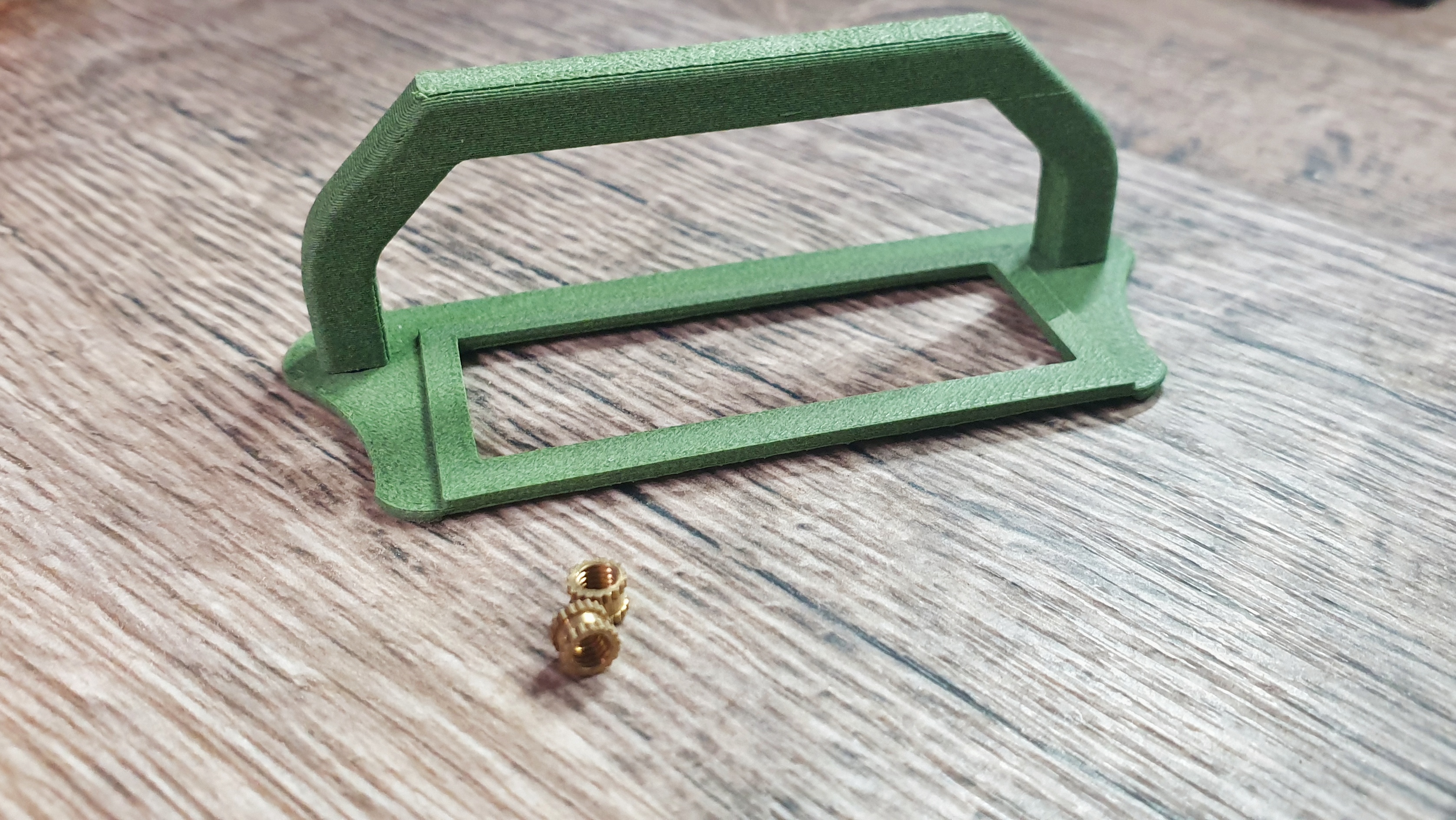Drawer handle with plate for contents description paper