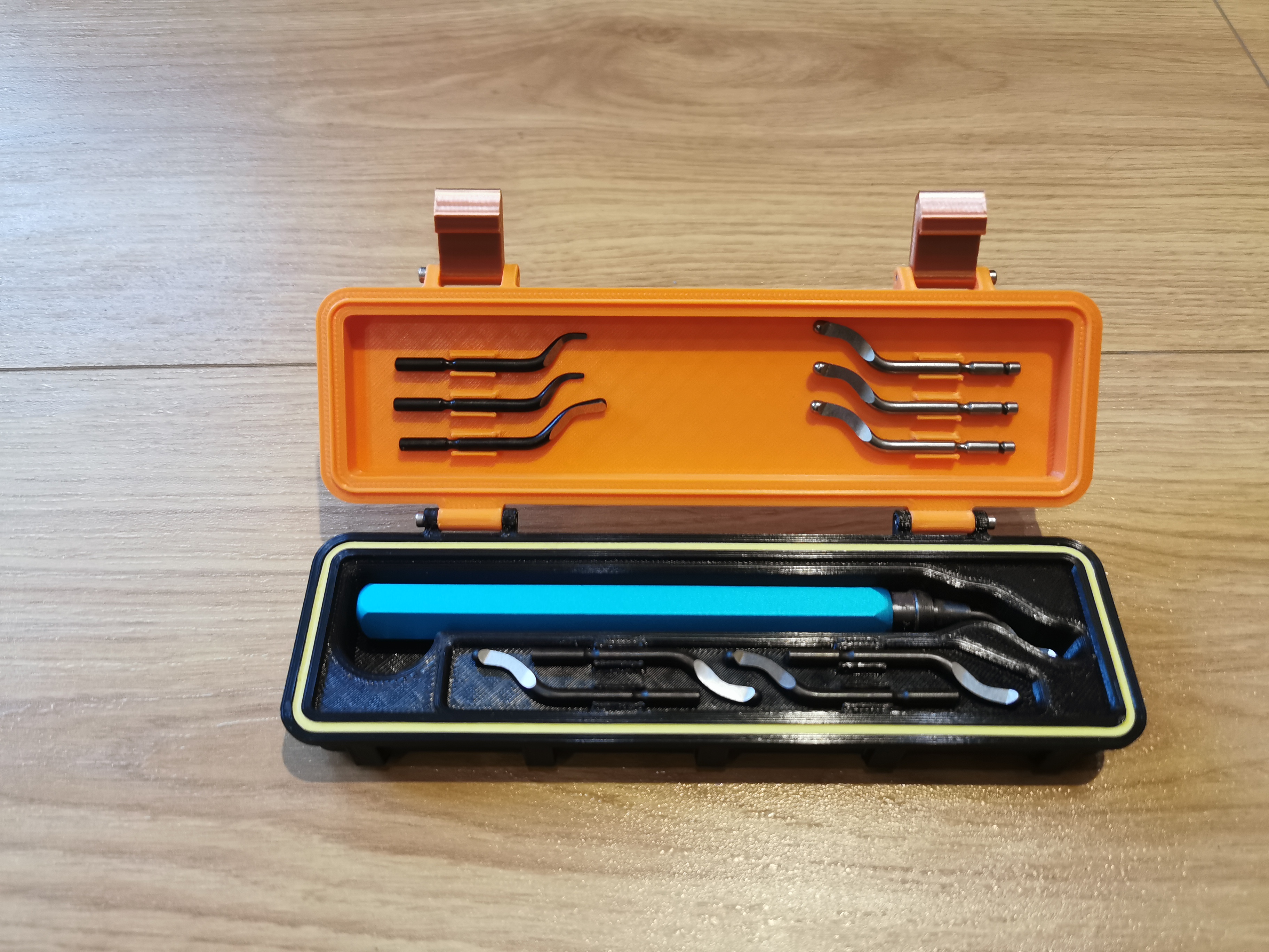 Rugged box deburring tool