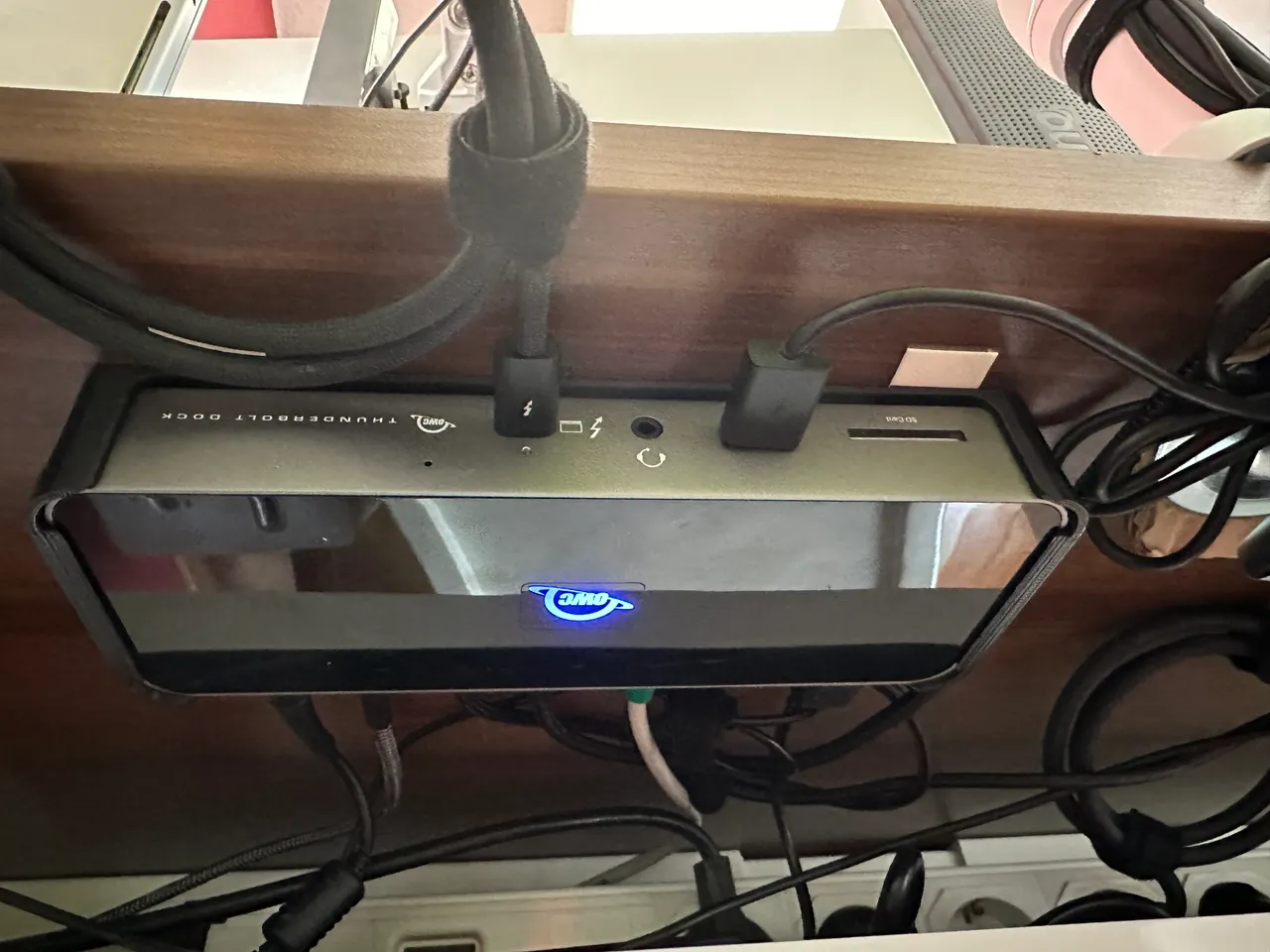 Snap-in mount for OWC Thunderbolt 4 Dock (OWCTB4DOCK) by hoeni 