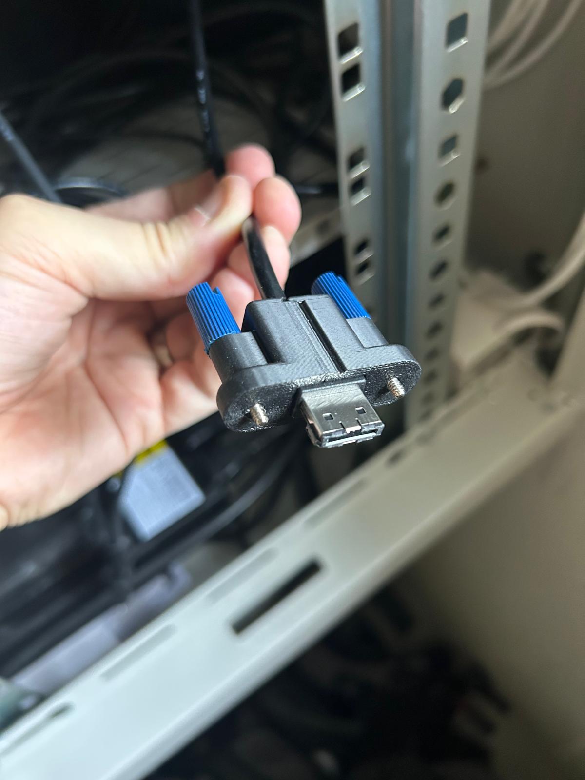 Synology esata lock sleve