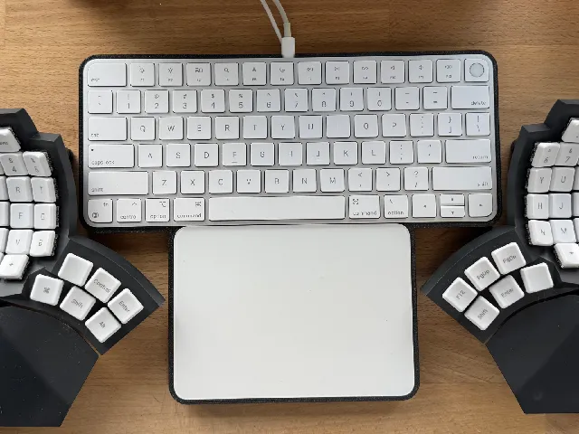 BookKeyPad - A MacBook-like stand for the Magic Keyboard and Magic Trackpad