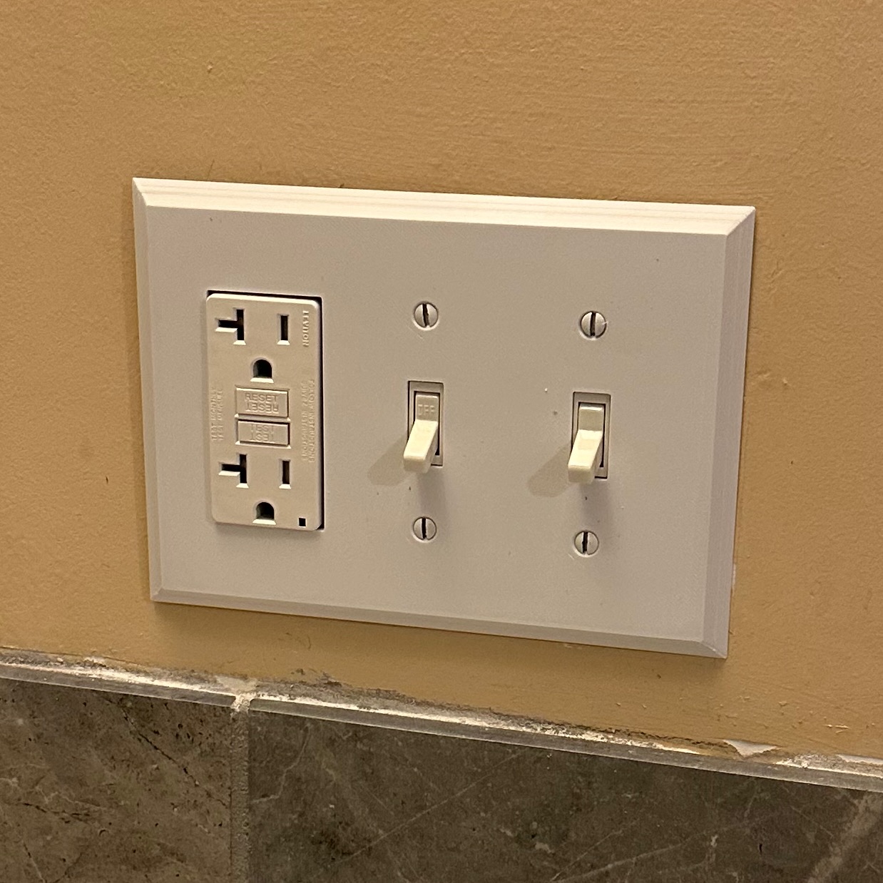3 Gang Switch Plate (2 Toggle & 1 Paddle)