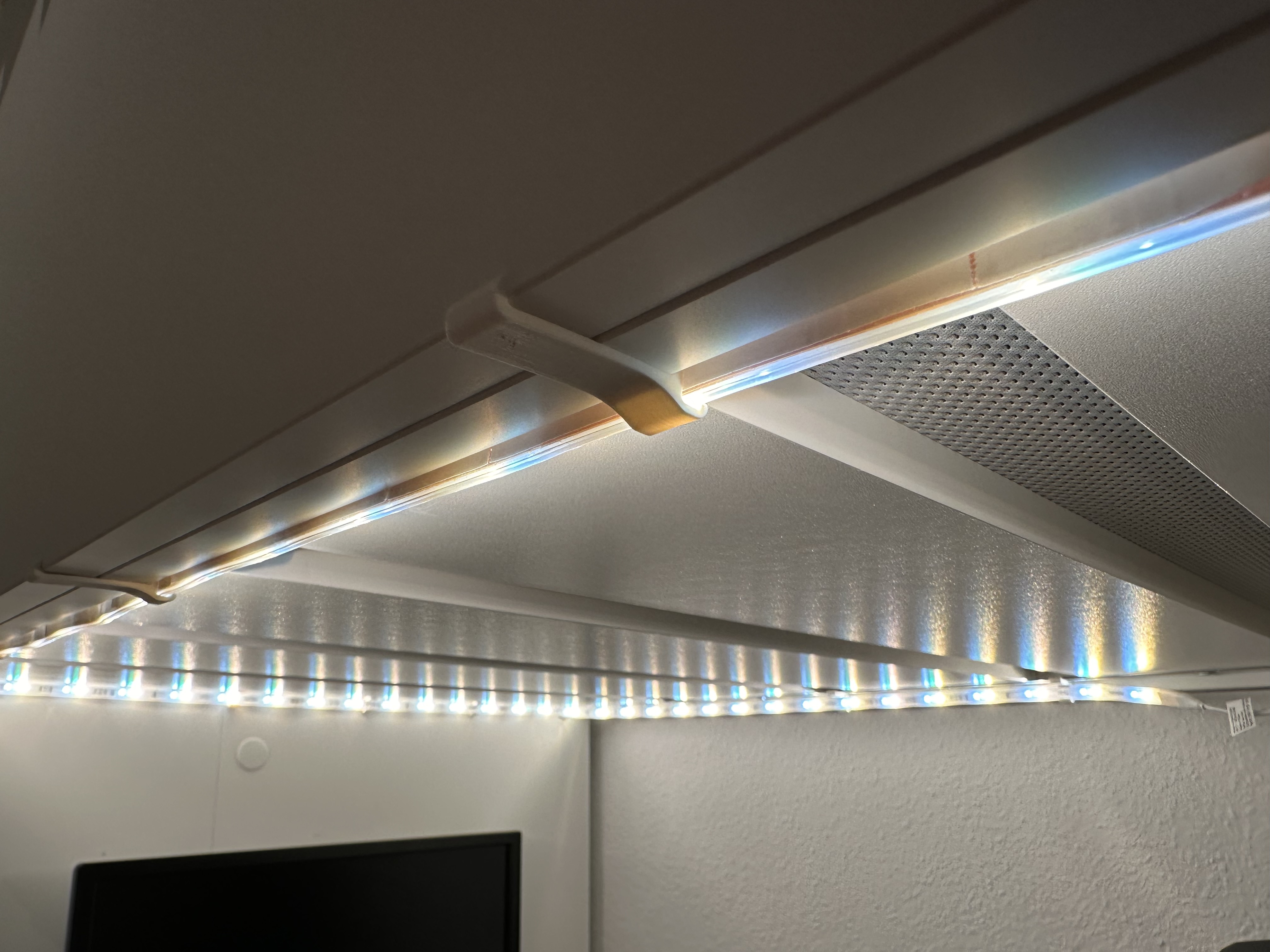 Hue light strip clips for Ikea SMÅSTAD Bed (no drilling, no gluing)