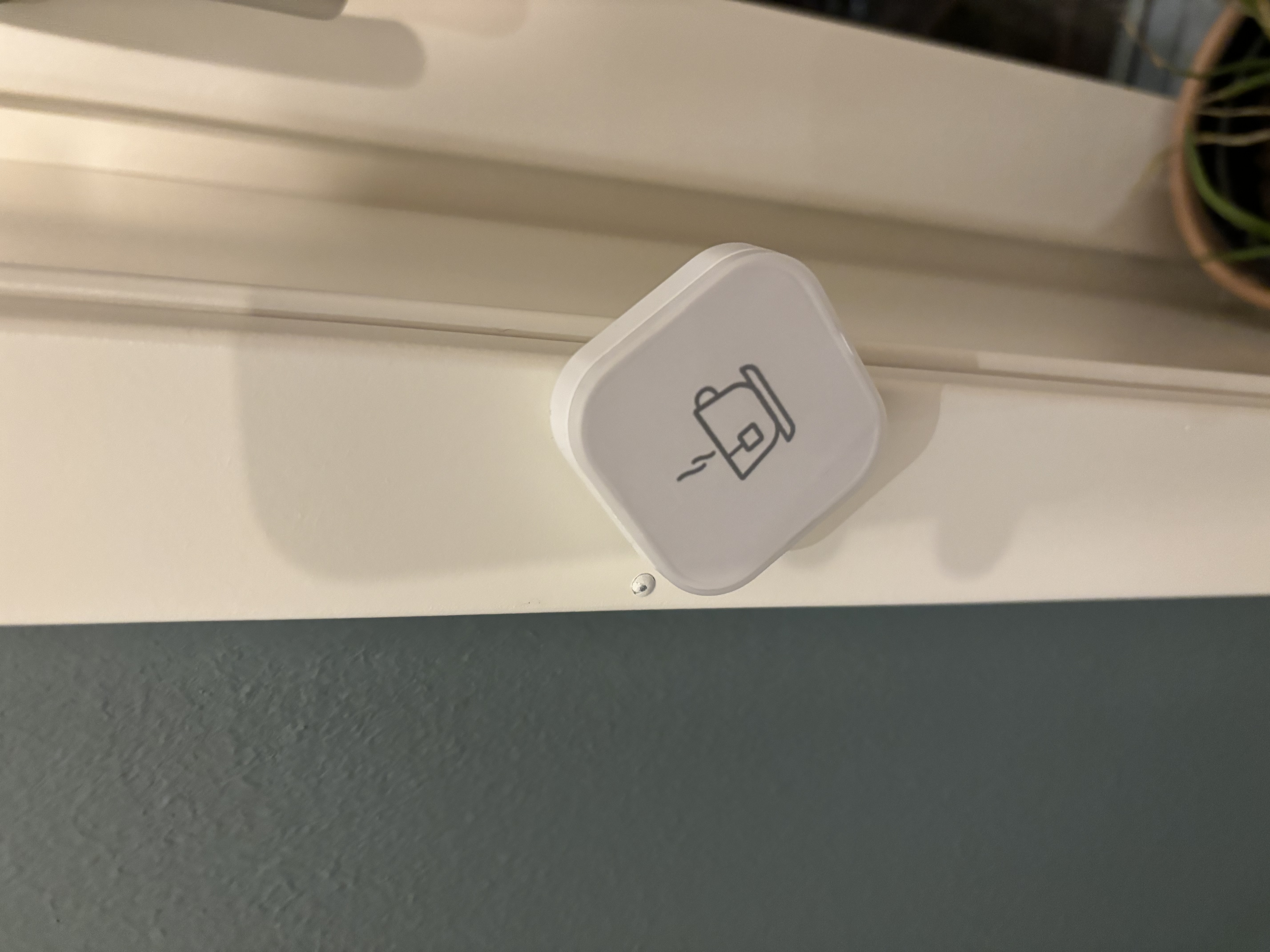Miniatura 2 do modelo 3D magnetic button holder