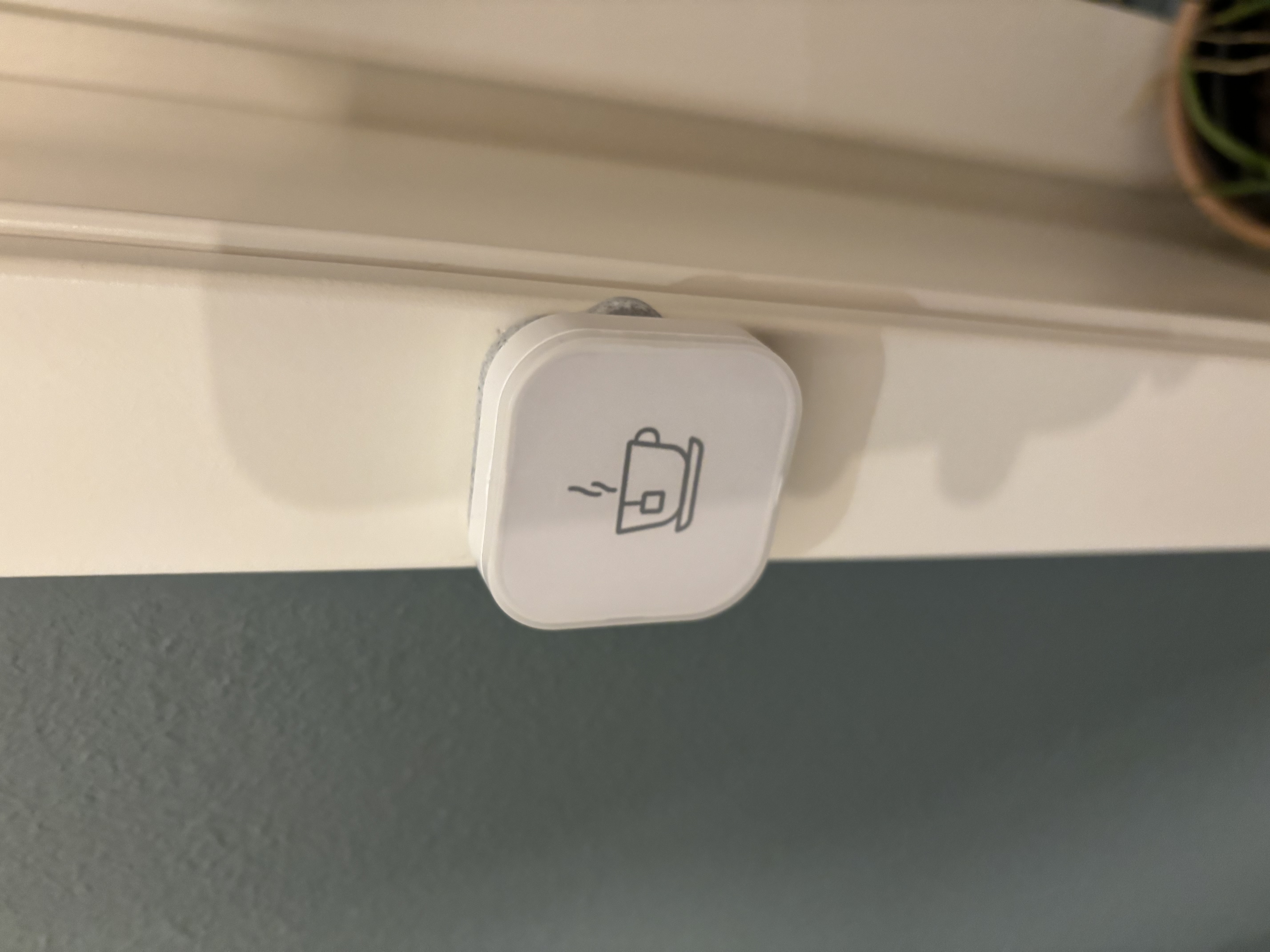 magnetic button holder