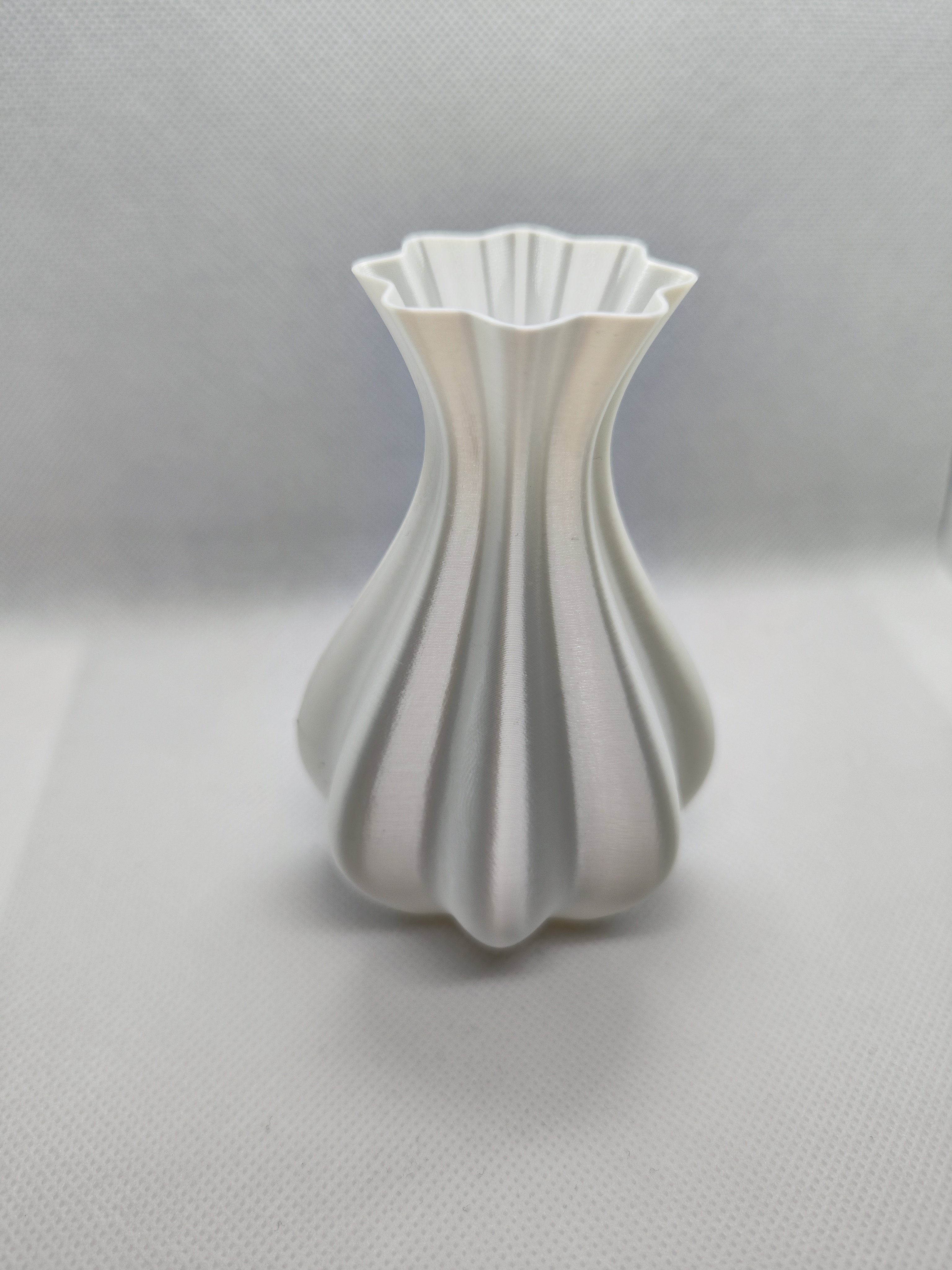 Miniatura 2 do modelo 3D Tall wave vase