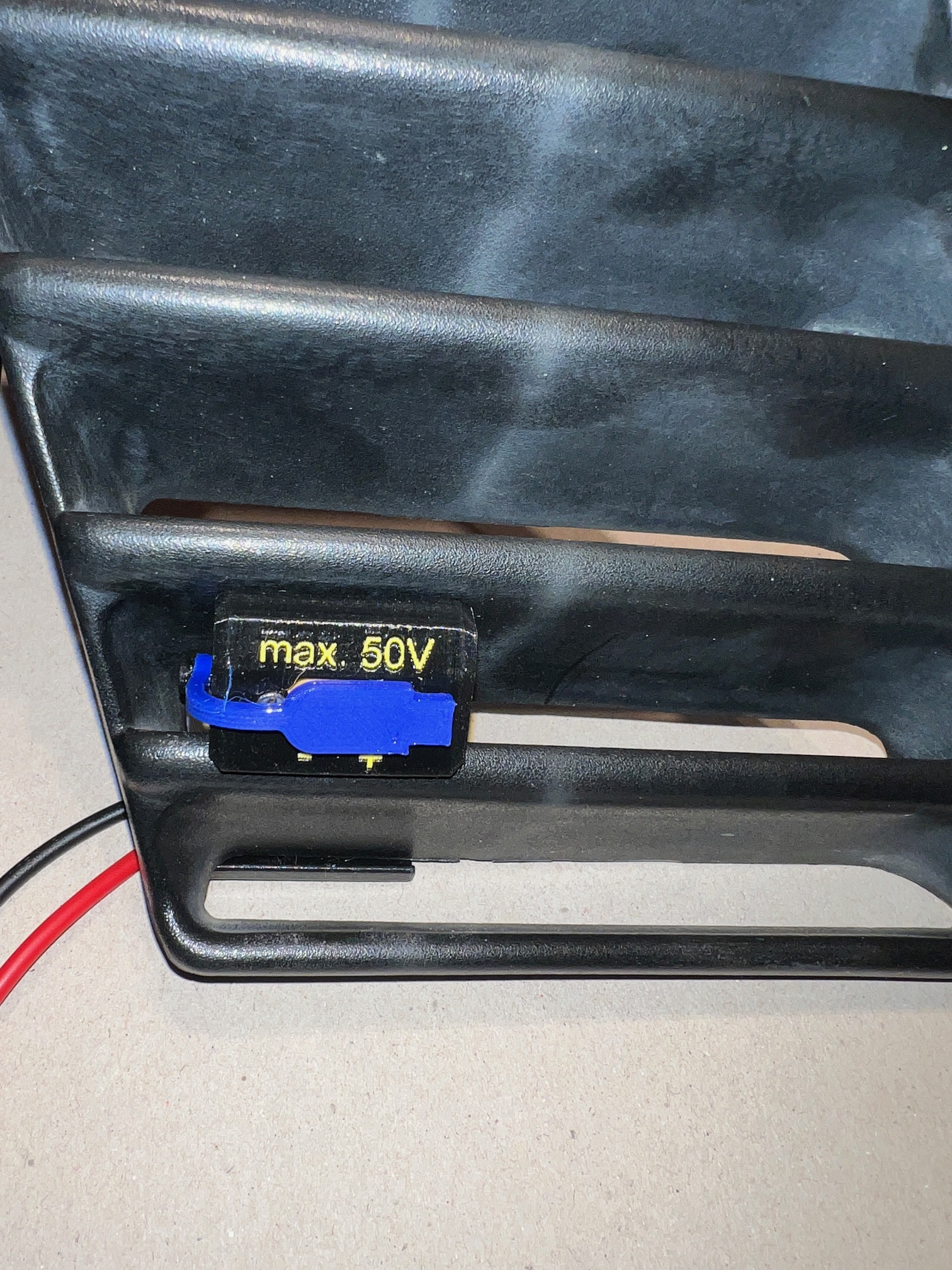 VW T3 XT60 PV Einspeisung Lüftungsgitter Ohr XT 60 plug bracket for air intake