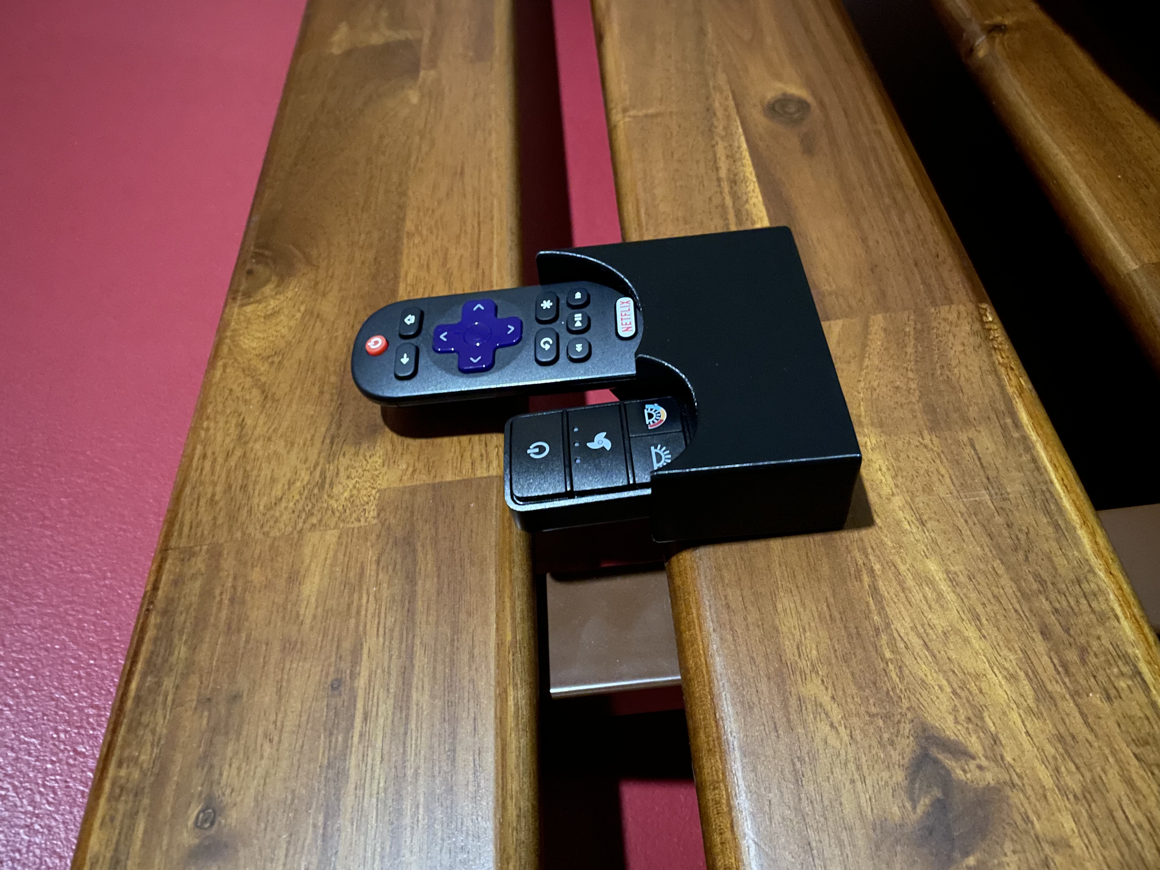 Roku Remote Hanger for Bedframe — miniatura 2