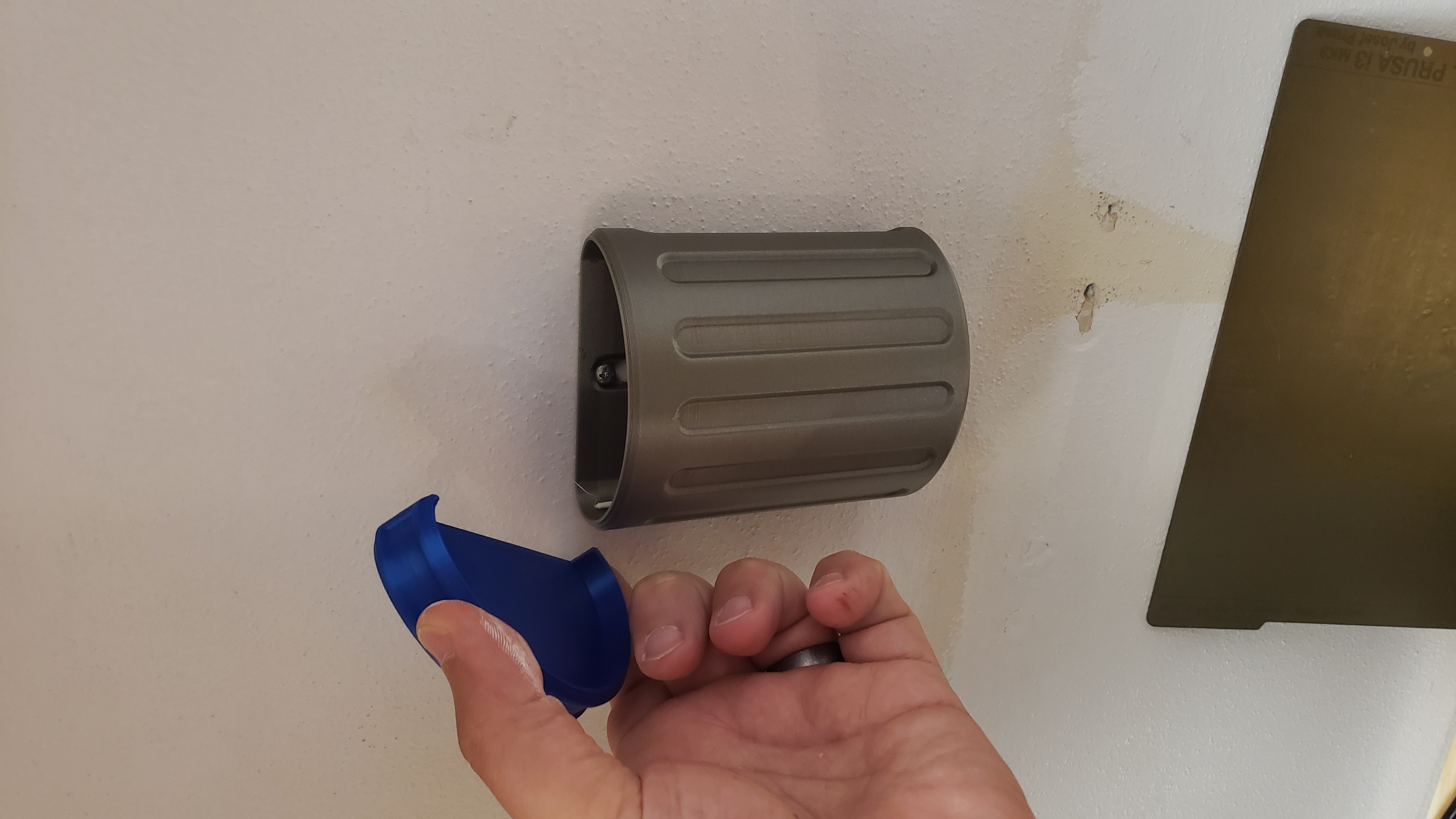 Miniatura 2 do modelo 3D Wall Garbage Can
