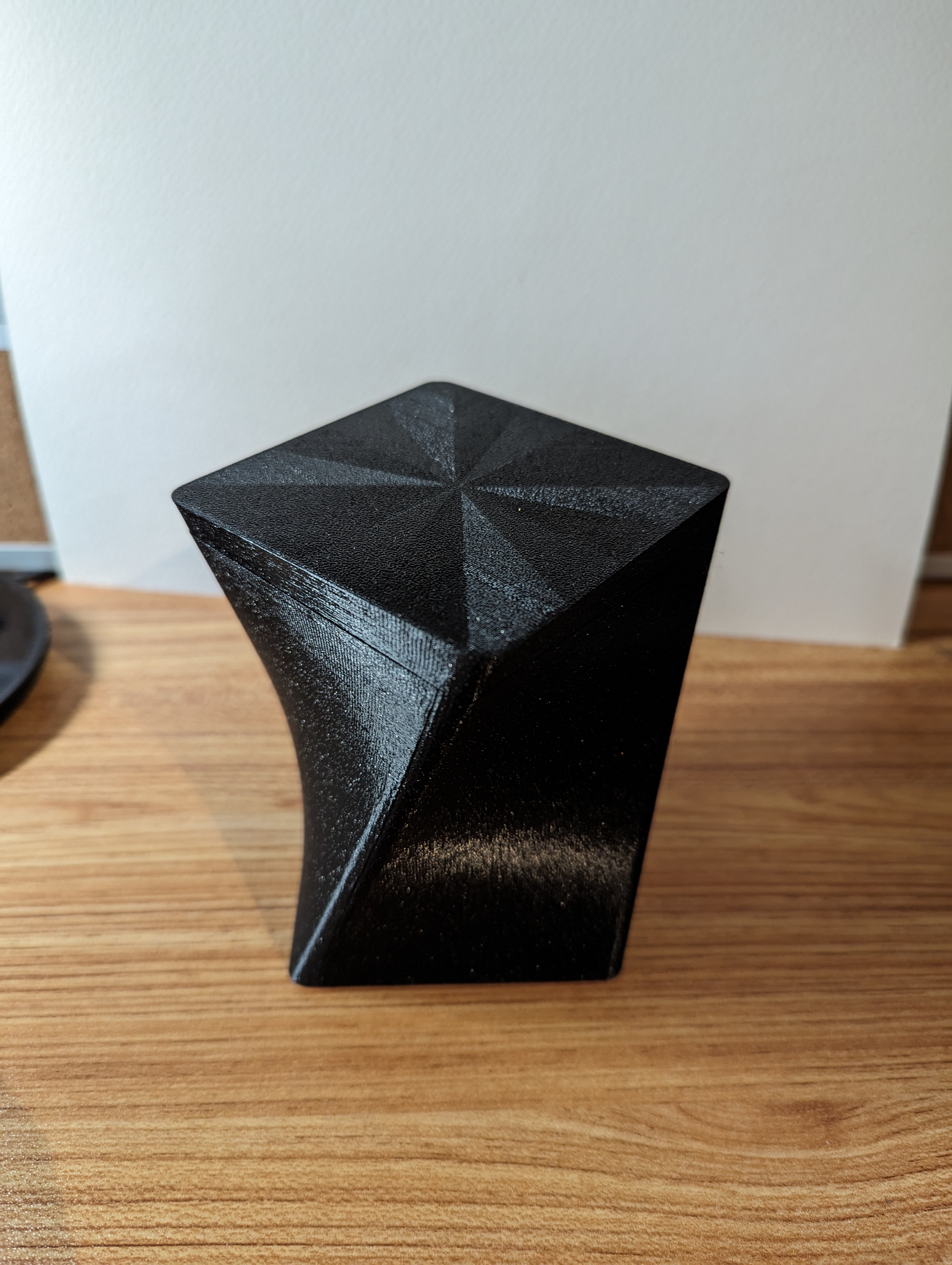 Miniatura 4 do modelo 3D Twisted Square Box