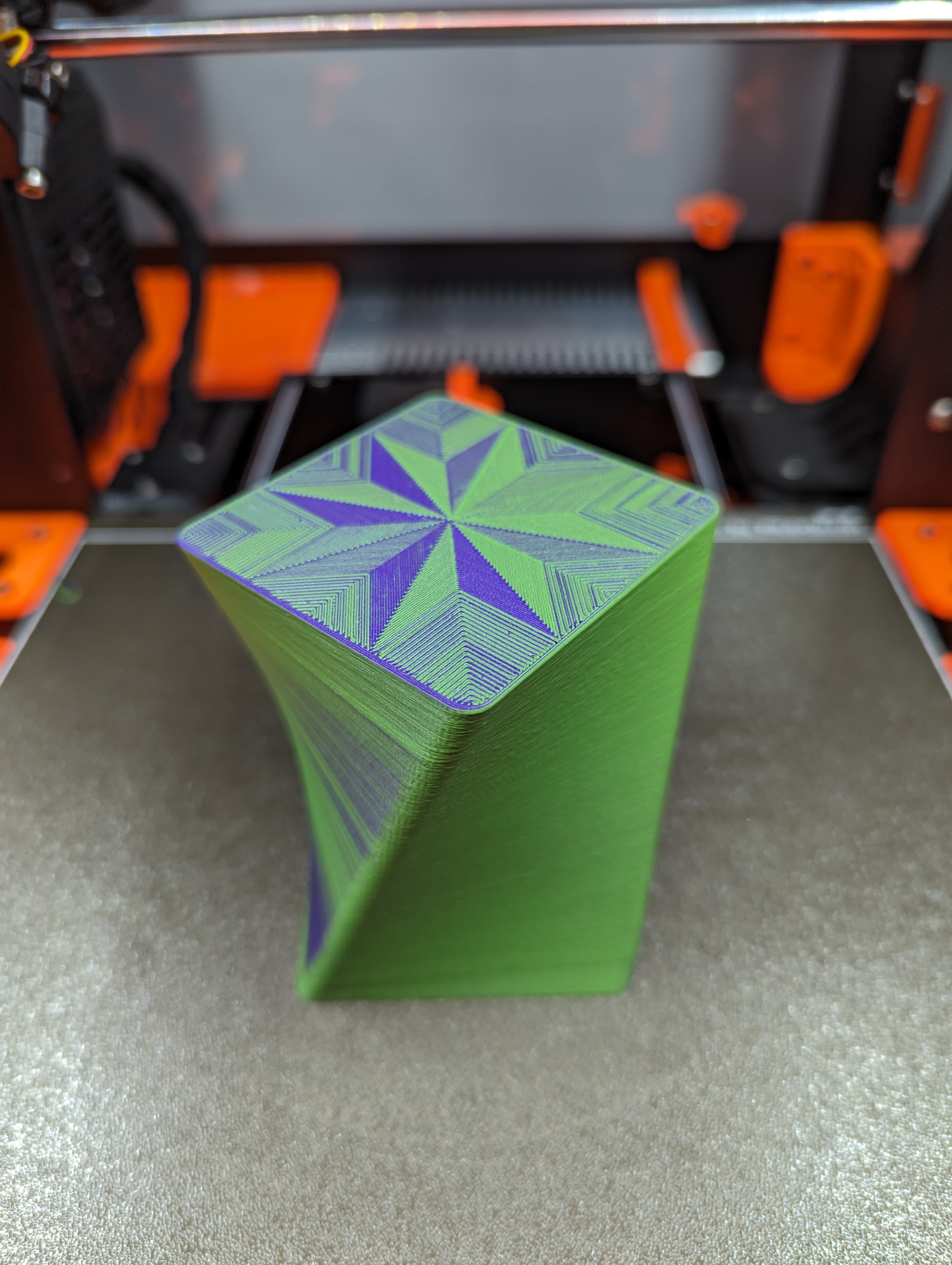Miniatura 9 do modelo 3D Twisted Square Box