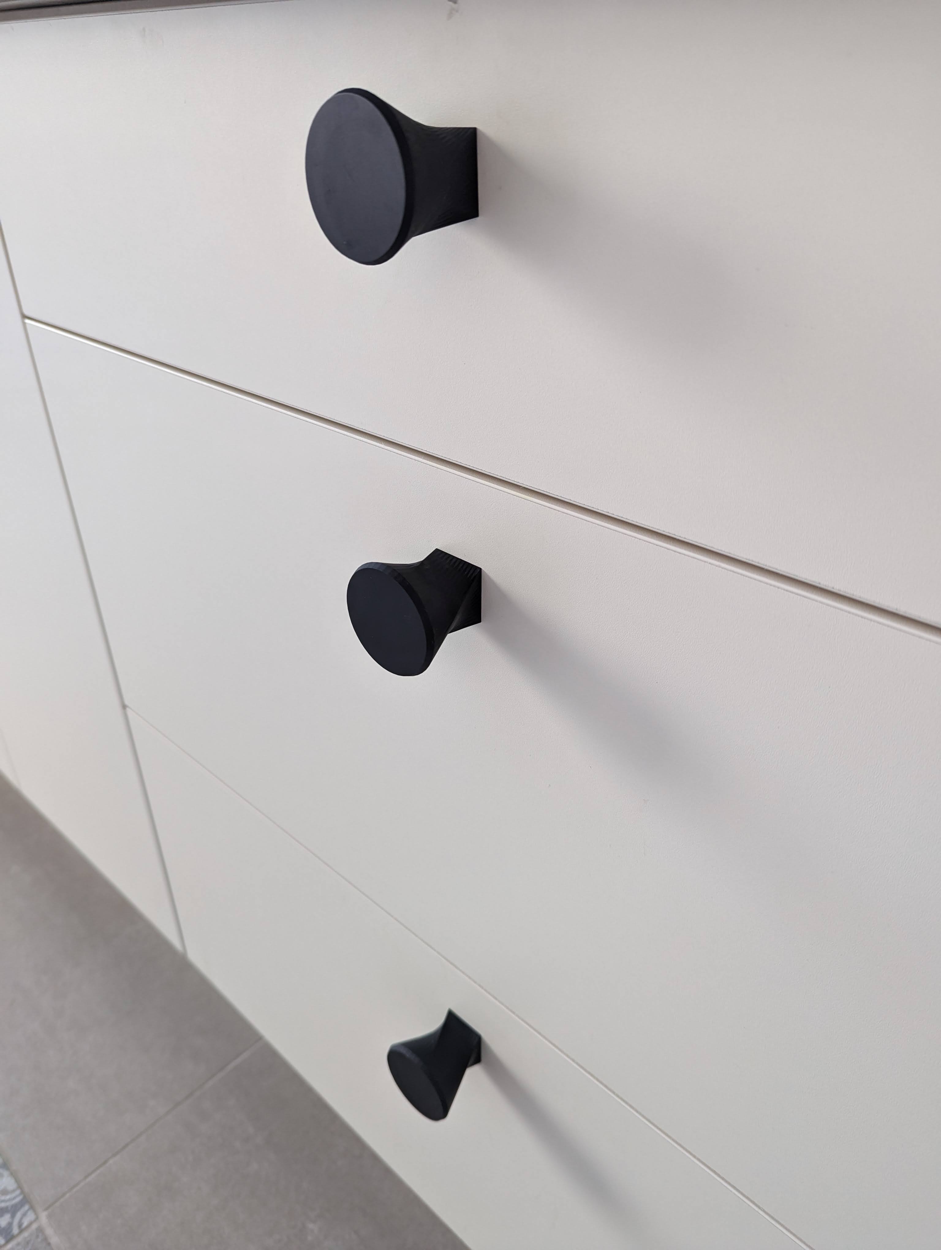Twisted Cabinet Knob - M4 w. Nut Insert