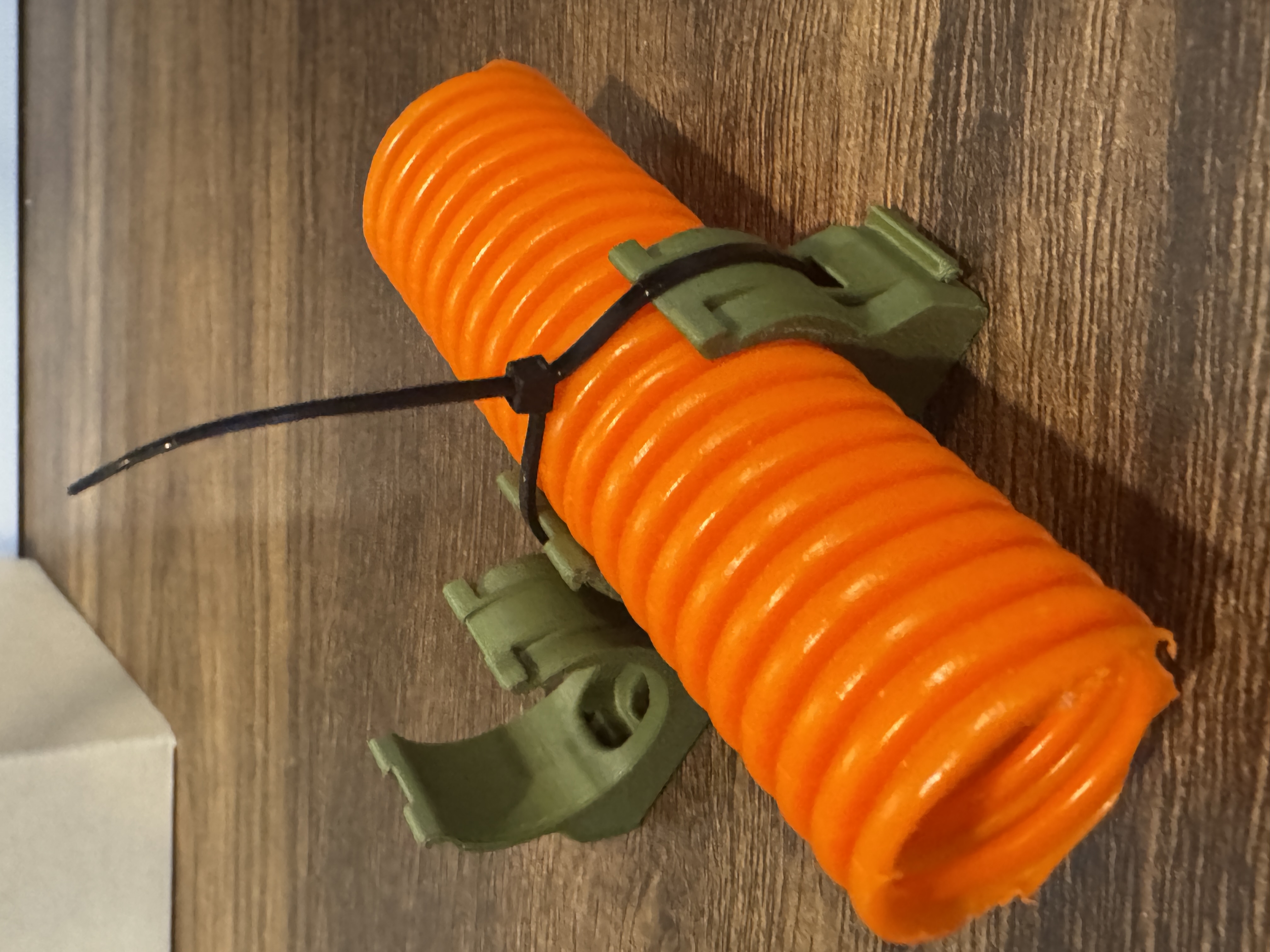 Smurf Tube 1" Flexible Conduit Clip w zip tie