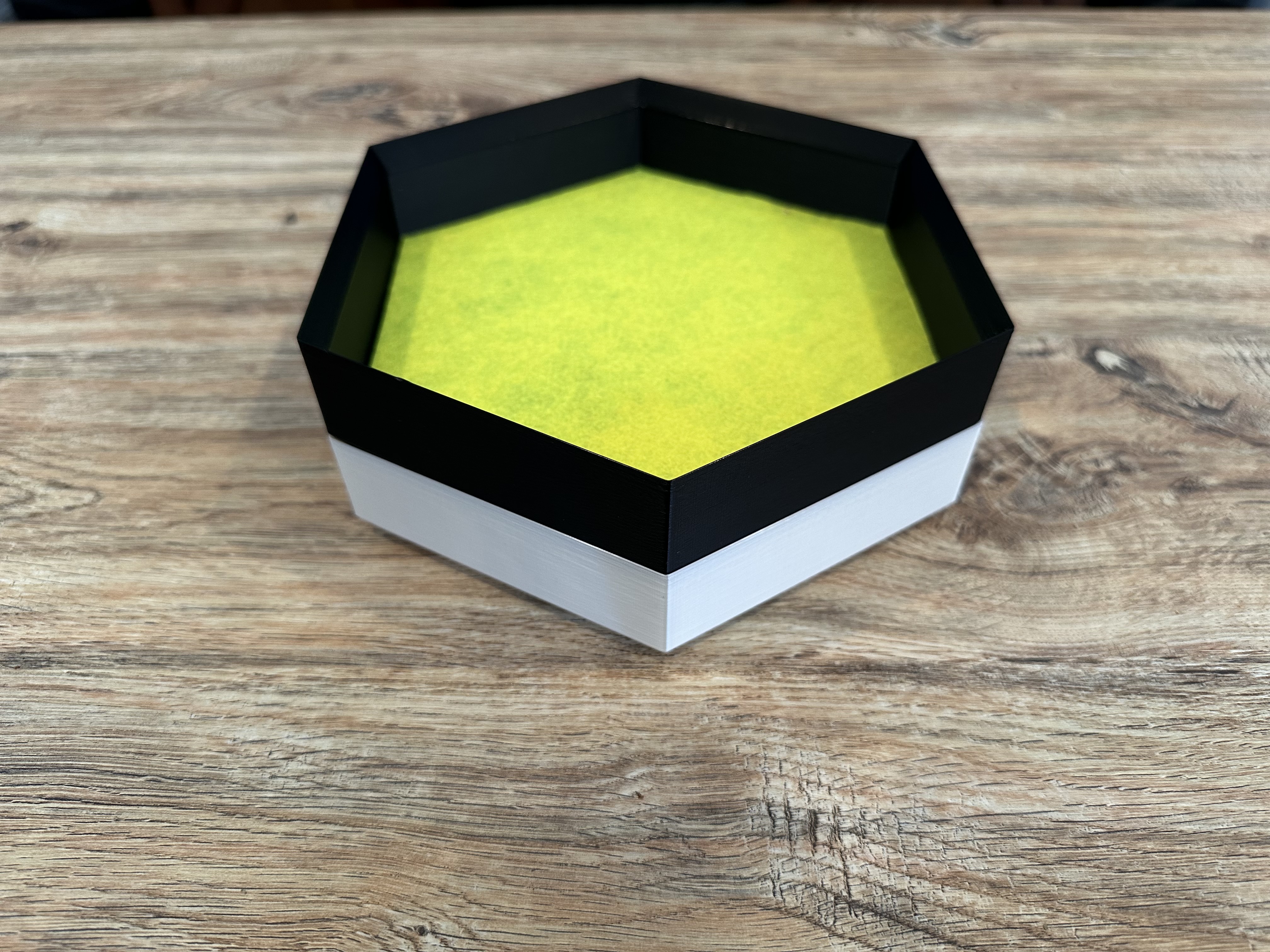 Miniatura 3 do modelo 3D Stackable Hexagonal Dice Tray (w/ adhesive felt template)