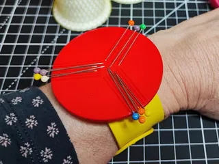 Slap Bracelet Magnetic Pin Holder