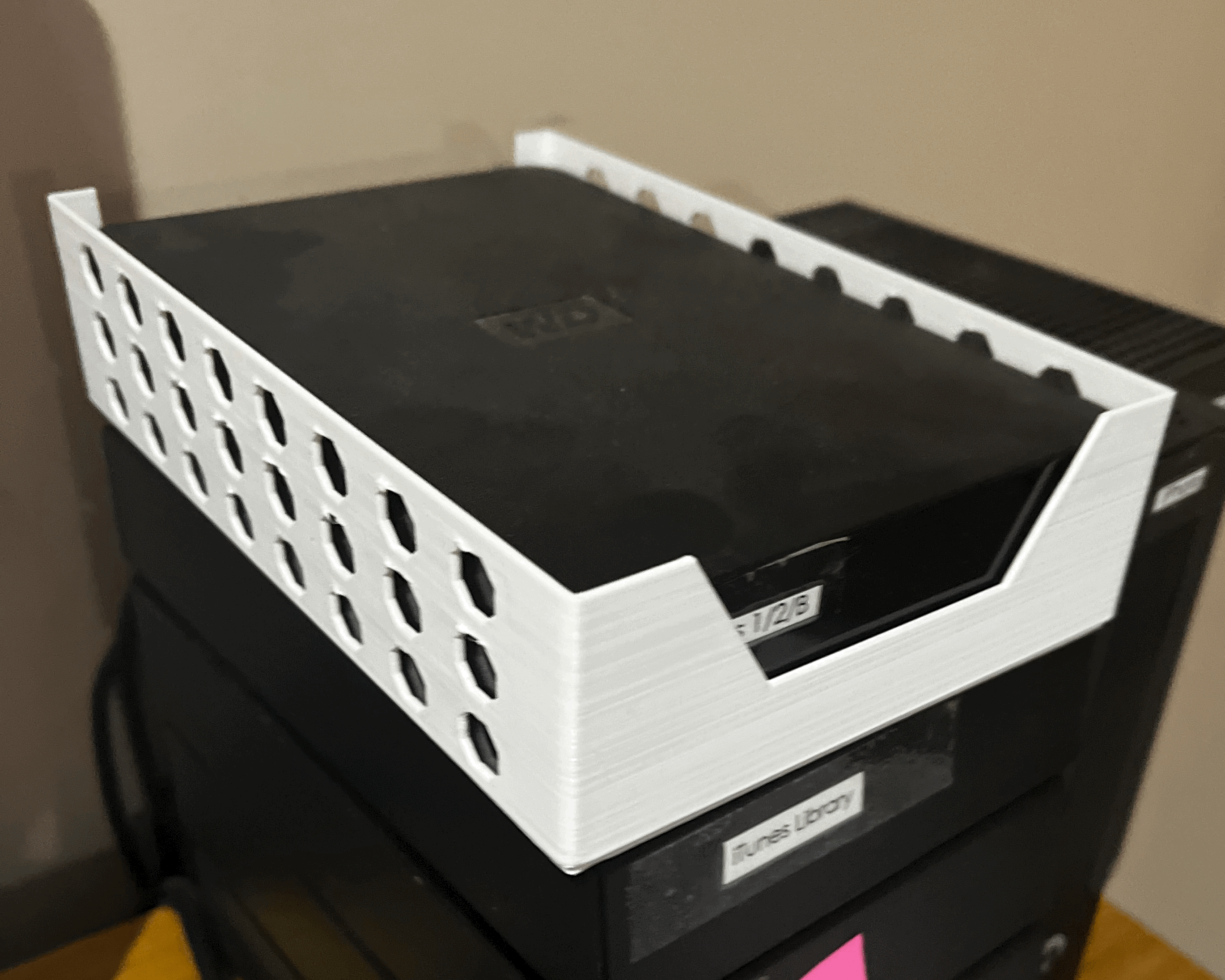 Stackable nest for external HD