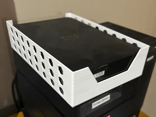 Stackable nest for external HD