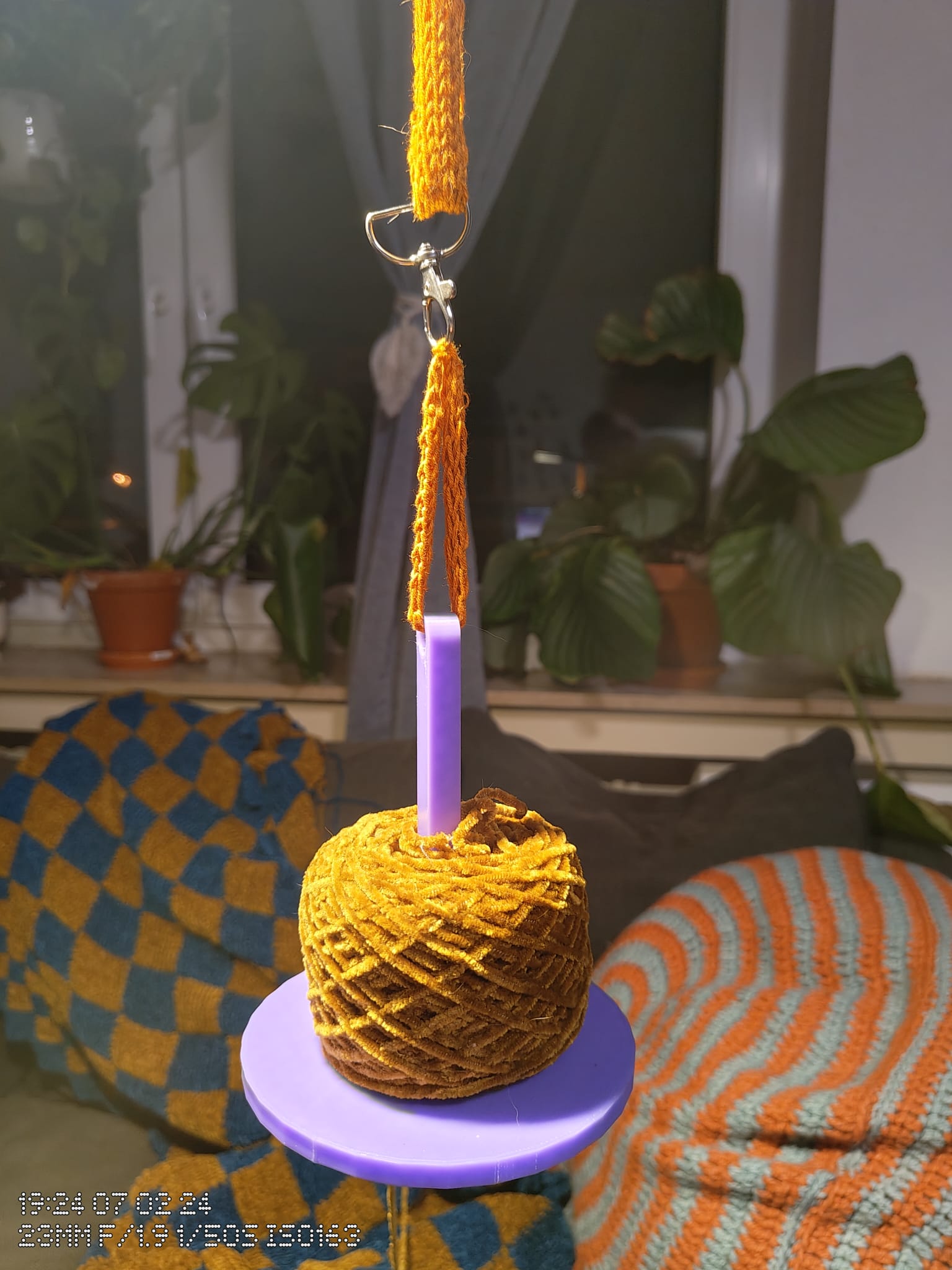 Garnhalter zum Aufhängen | Yarn dispenser