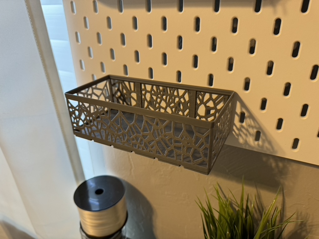 Remix of Gridfinity Voronoi Bin for IKEA Skadis Pegboards