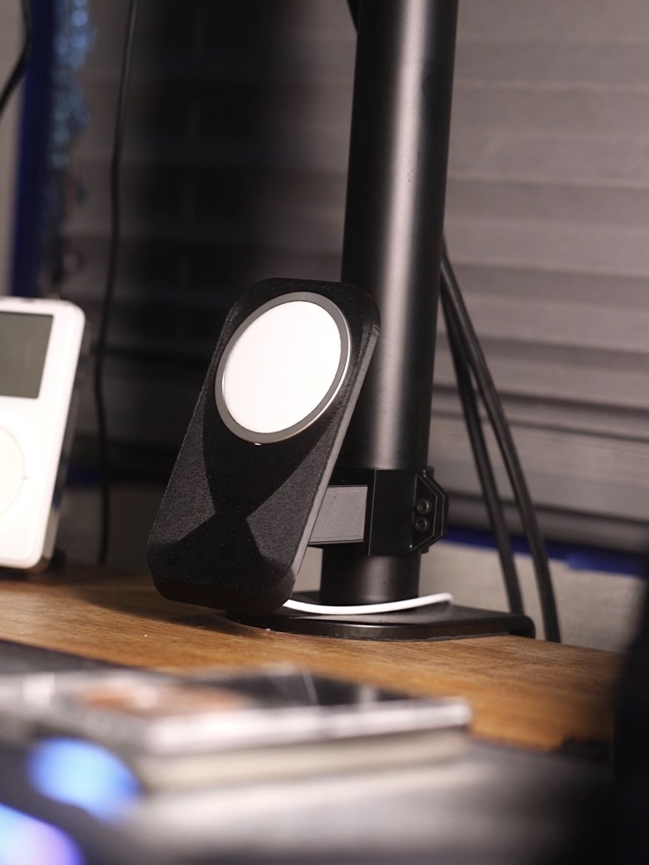 MagSafe Monitor Mount