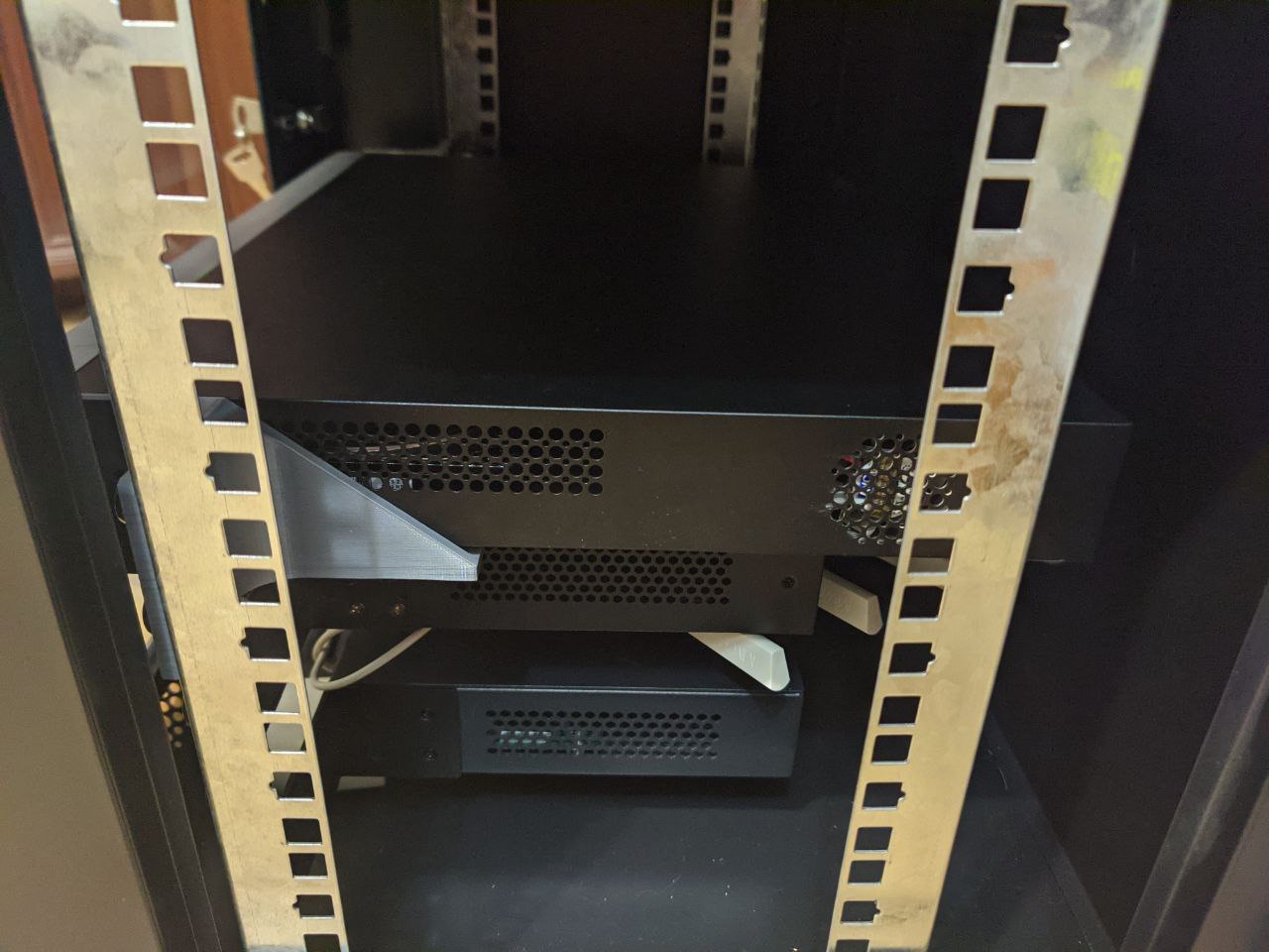 Rack mount for Hikvision 7600 Series NVR with step file by EvillNooB ...