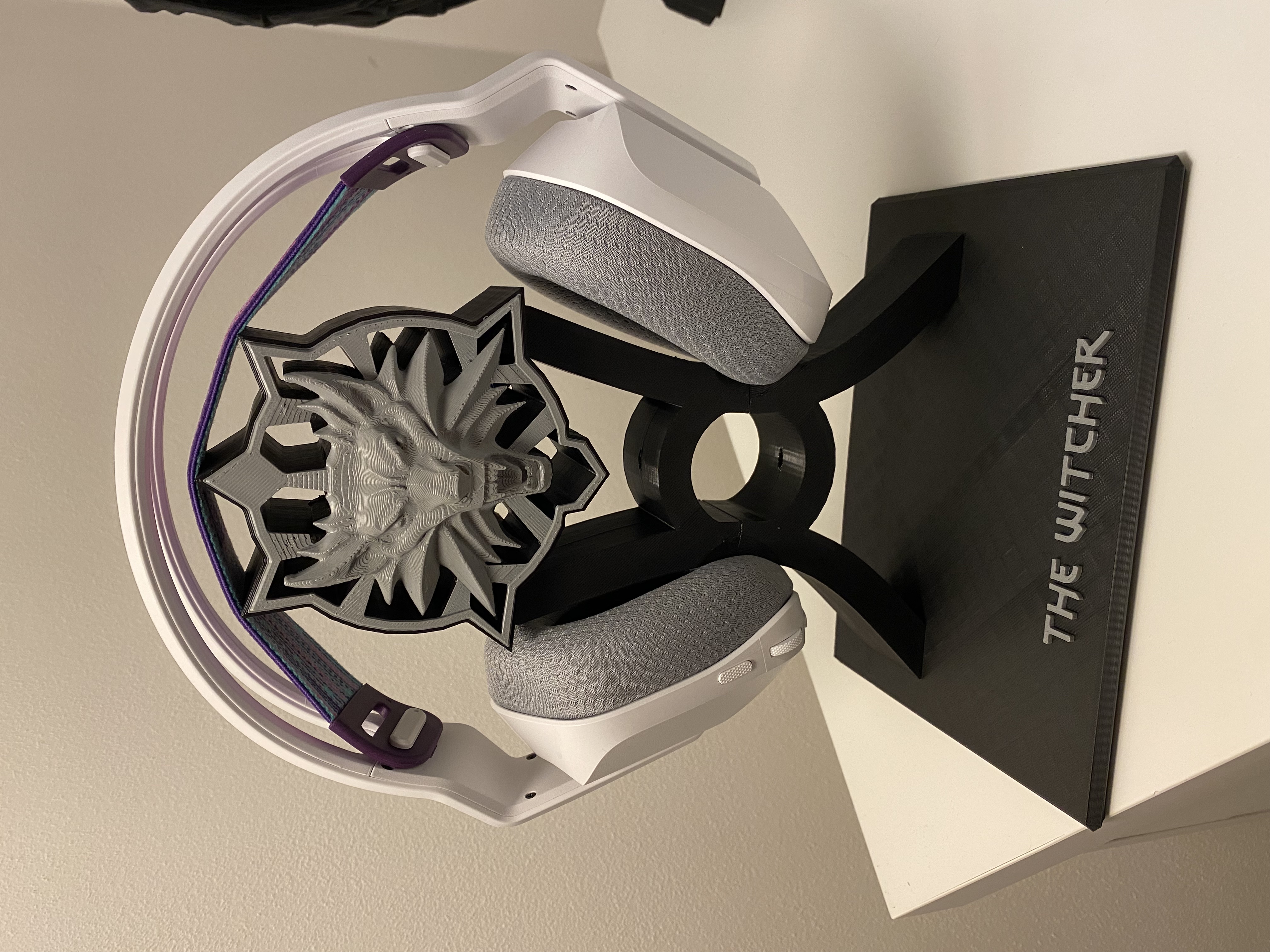The witcher Headphone Stand (parts)(Fixed)