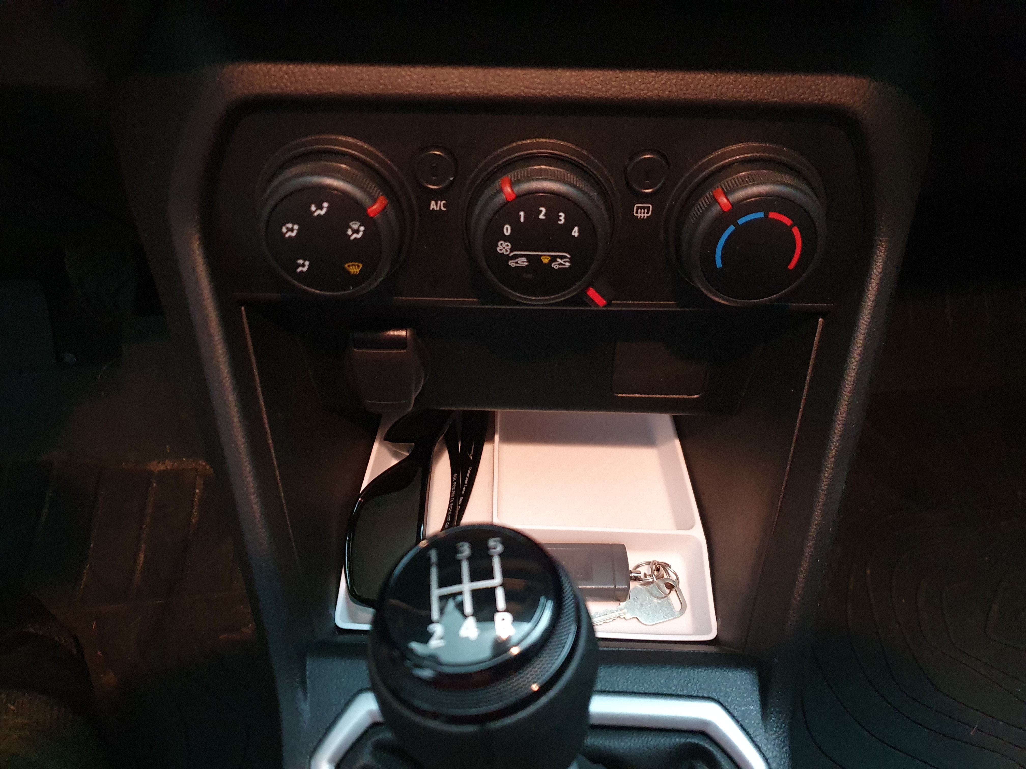 Dacia Sandero III center console organizer