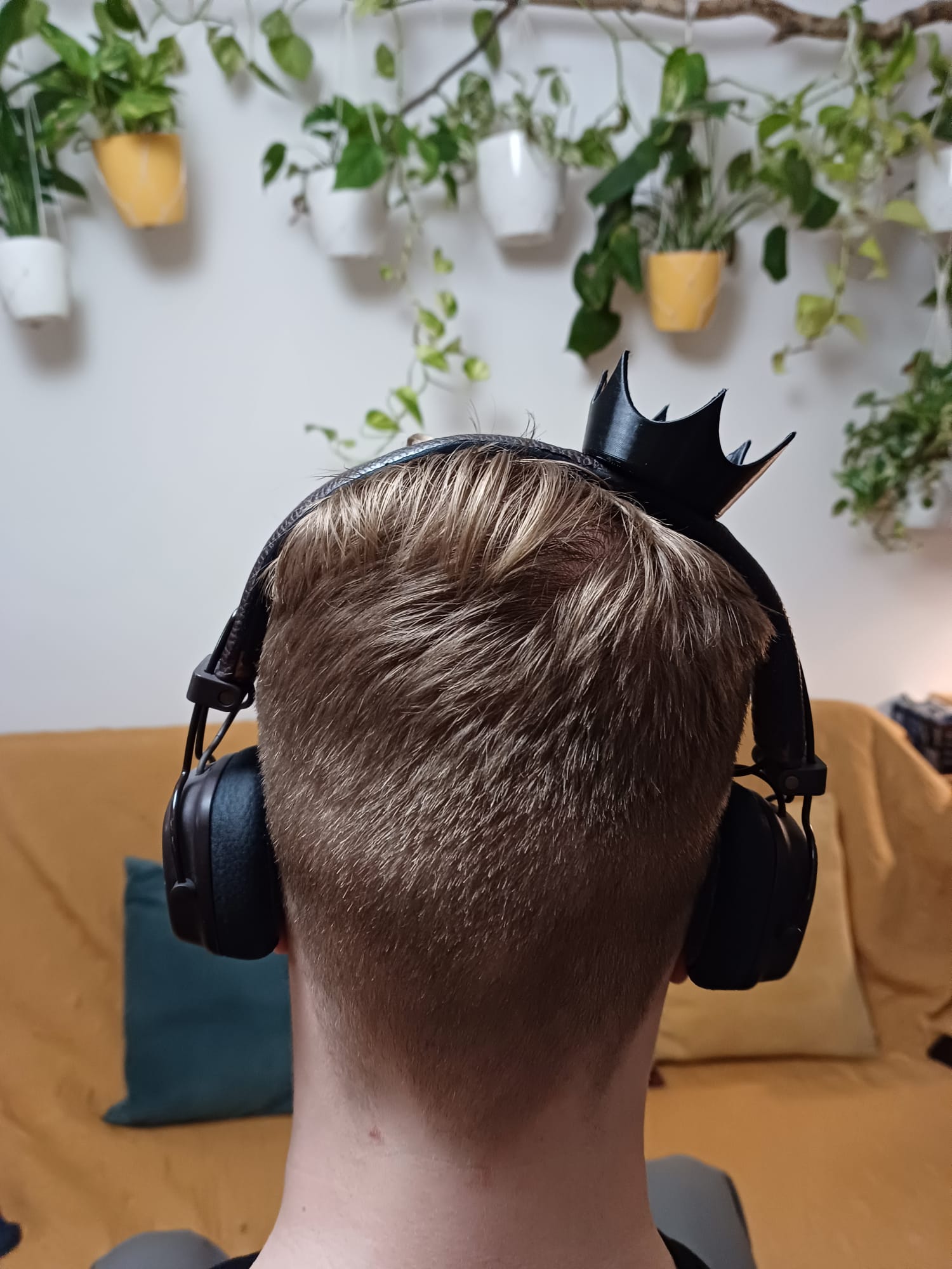 Royal crown for Marshall headphones