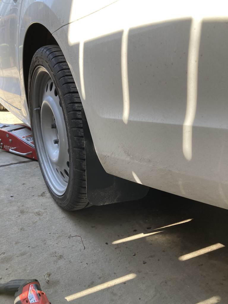 MK6 Jetta mud flaps — miniatura 2