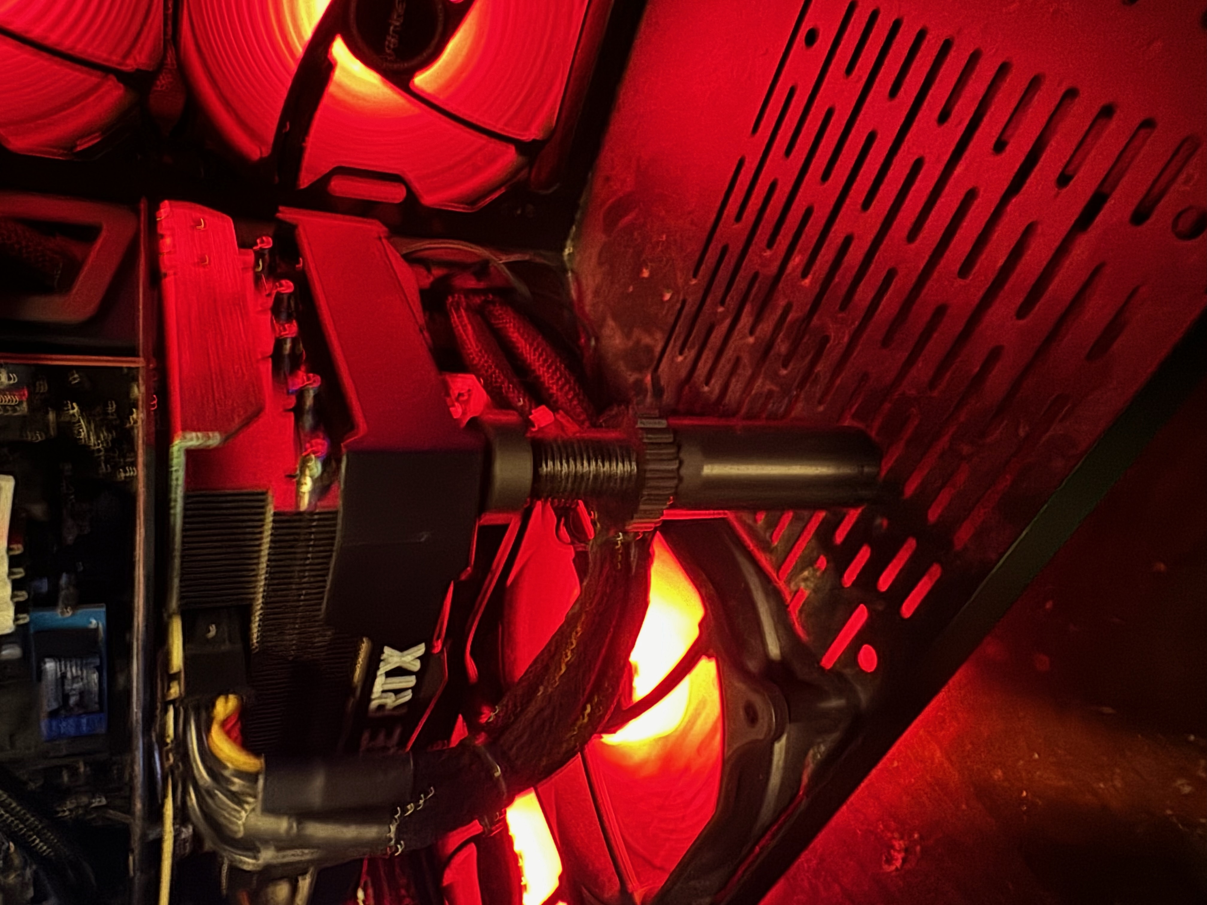Adjustable GPU support/brace