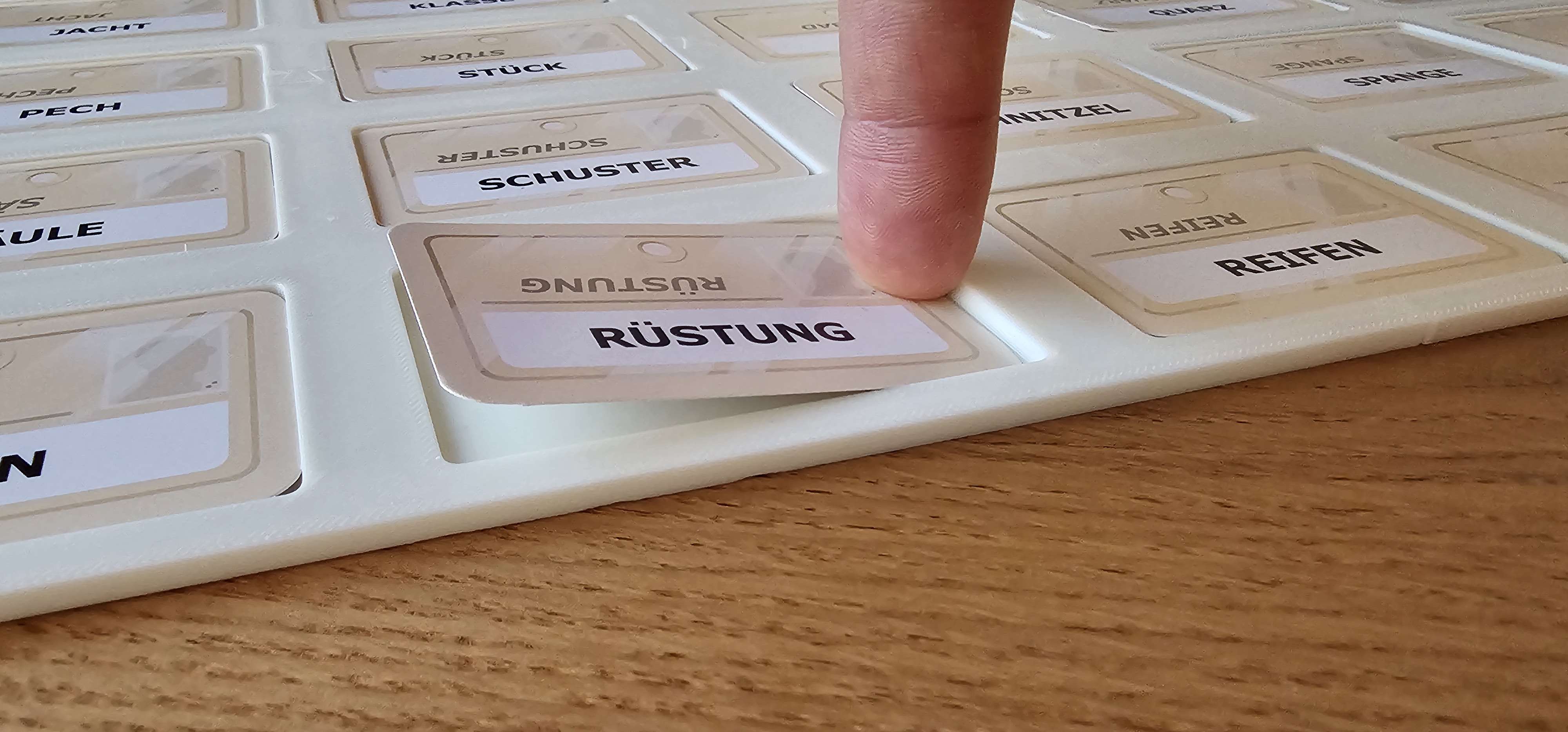 Miniatura 4 do modelo 3D Codenames - Card Tray