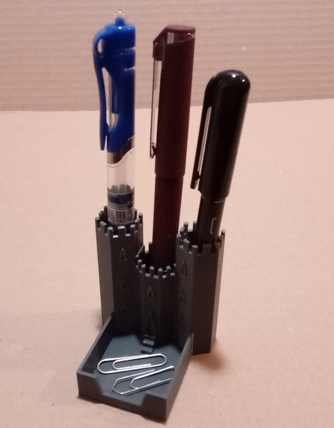 Mini pen holder (castle)