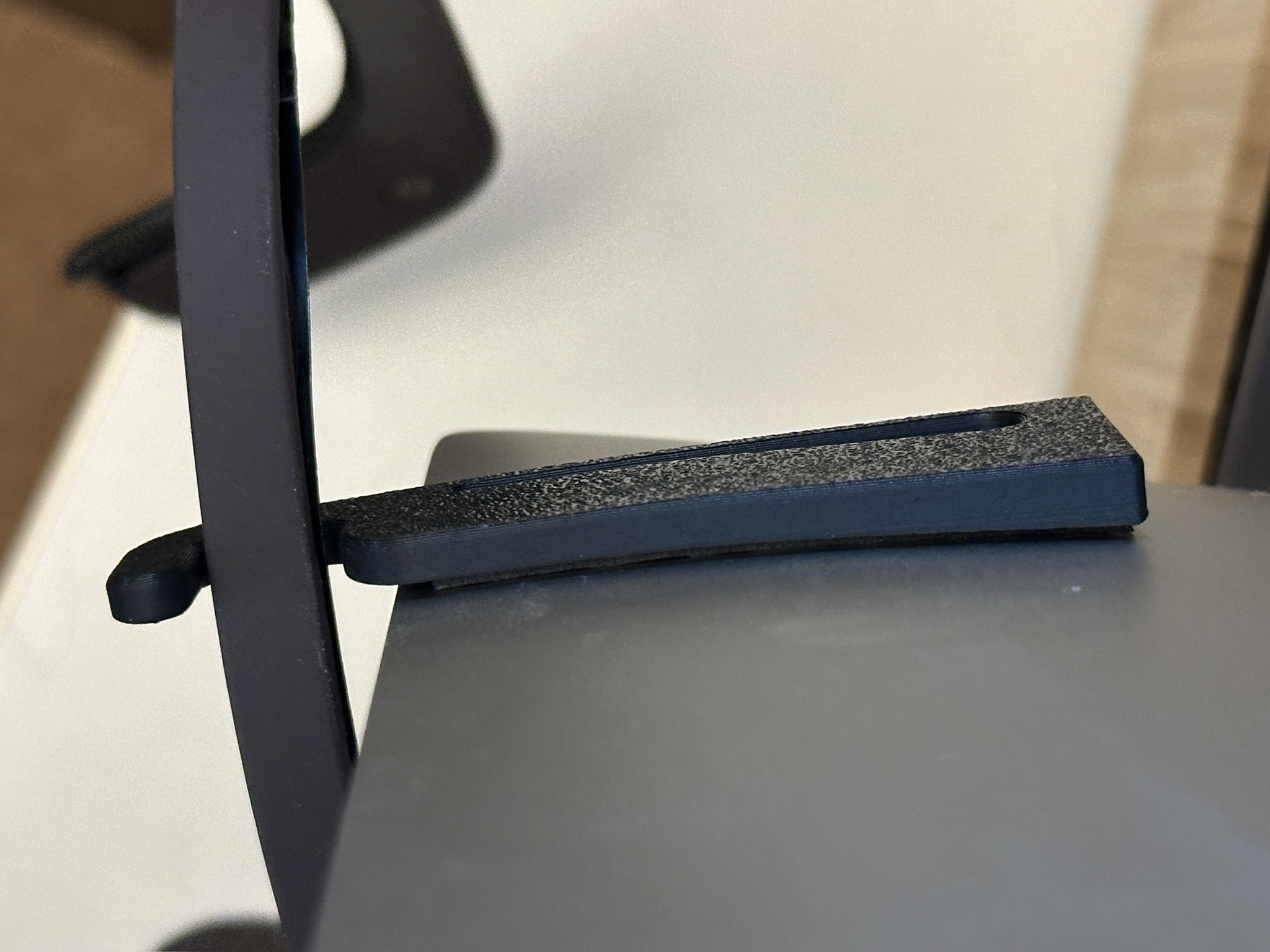iMac /curved monitor headset hook